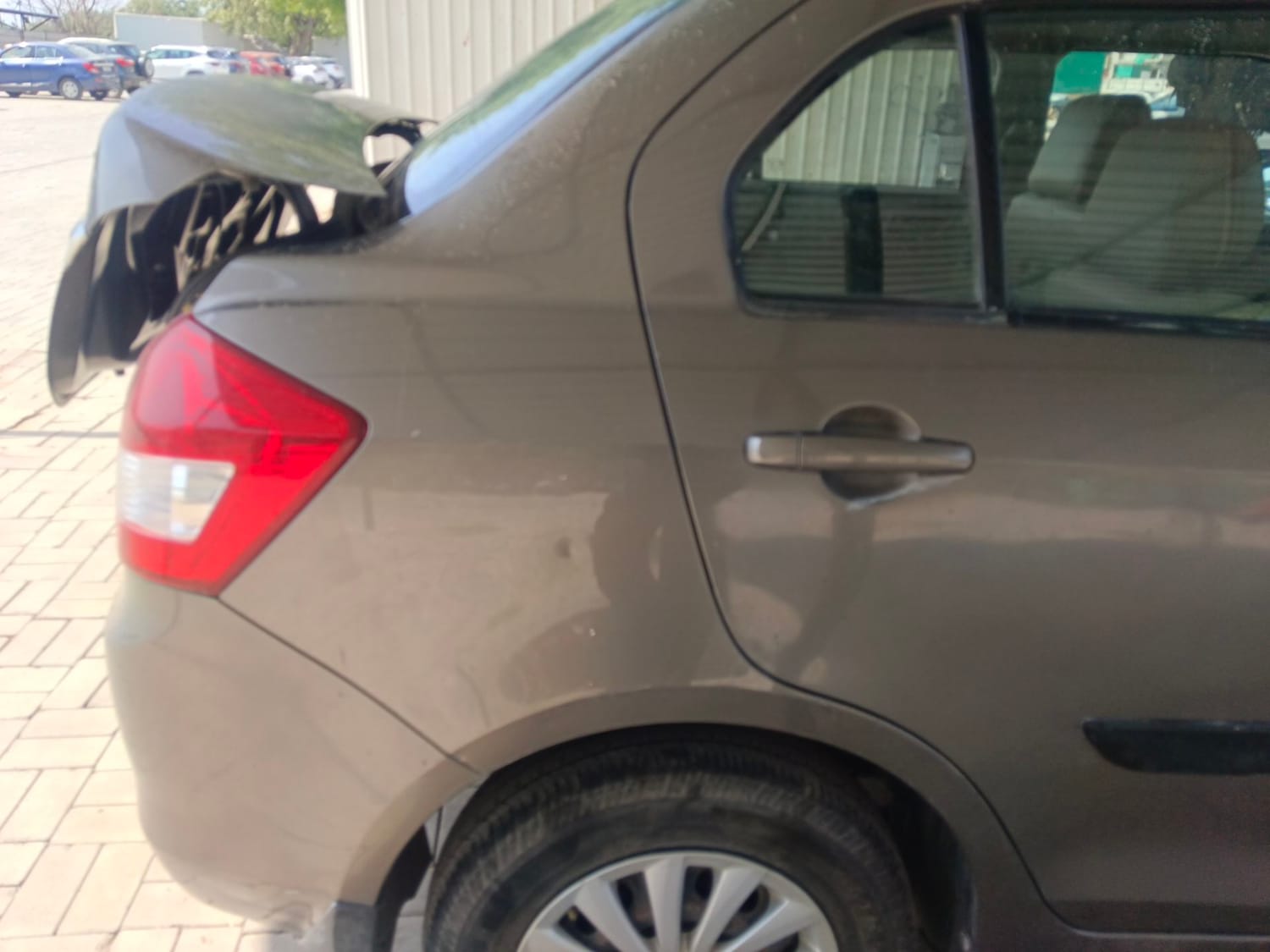 Used 2015 Maruti Suzuki Swift Dzire VXI Petrol Manual dents MINOR DENT