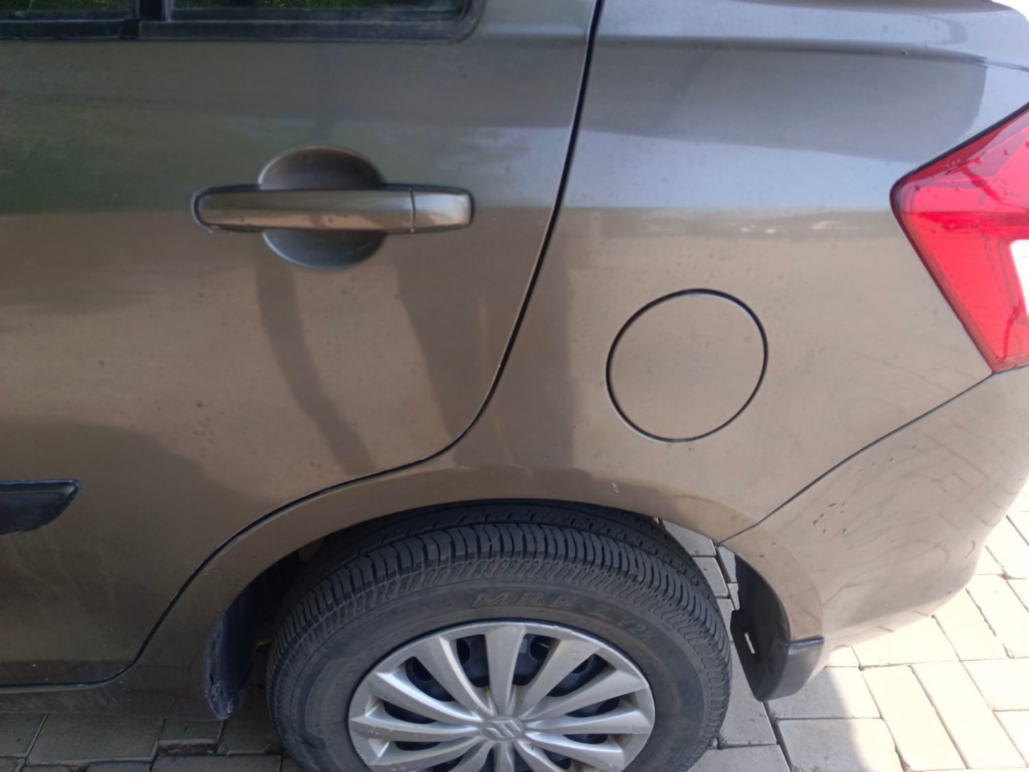 Used 2015 Maruti Suzuki Swift Dzire VXI Petrol Manual dents MINOR SCRATCH