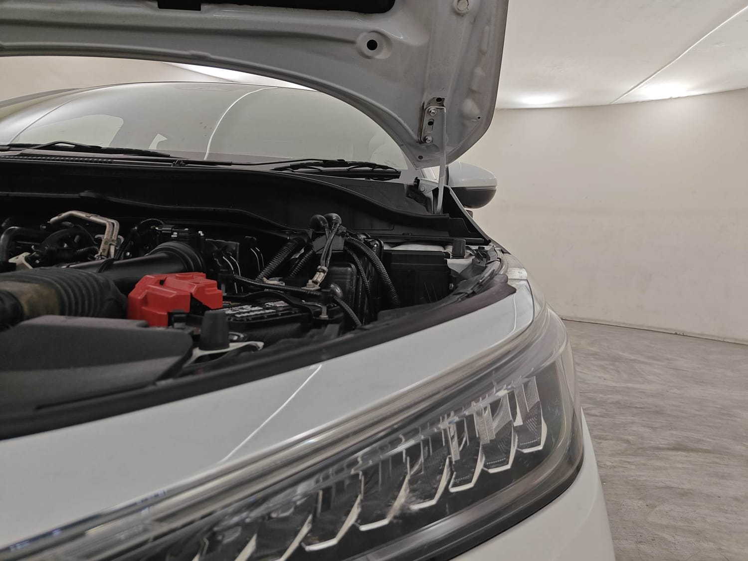 Used 2025 Honda City ZX Petrol MT Petrol Manual engine ENGINE LEFT SIDE HINGE & APRON VIEW