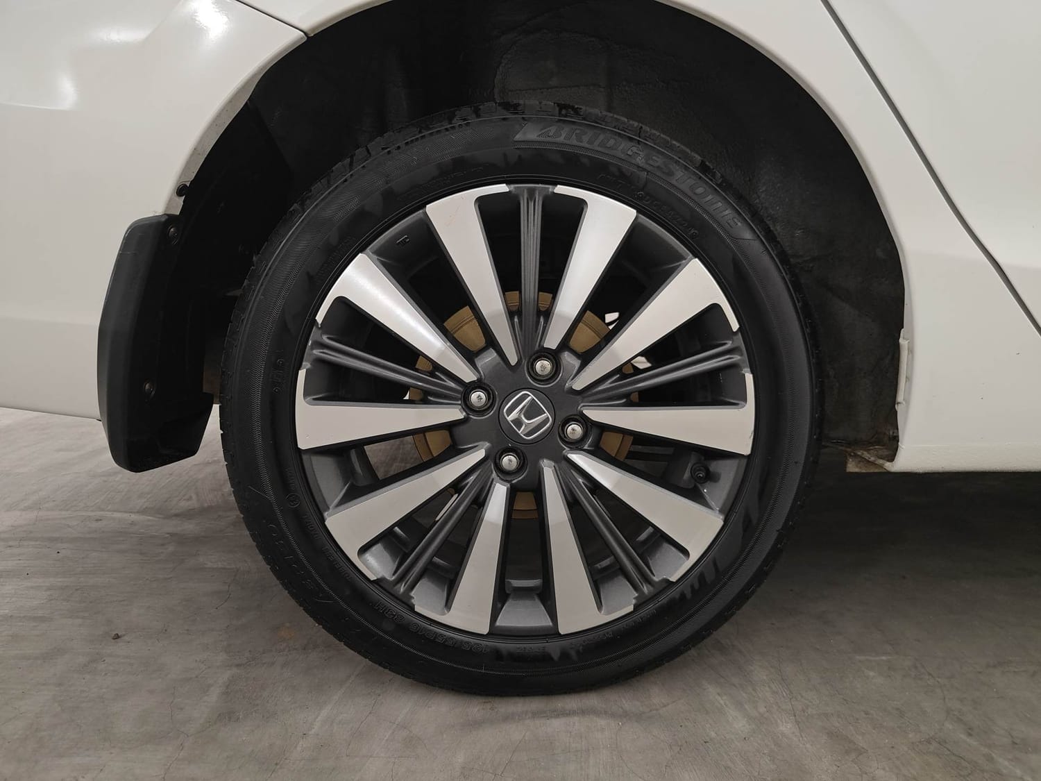 Used 2025 Honda City ZX Petrol MT Petrol Manual tyres RIGHT REAR TYRE RIM VIEW