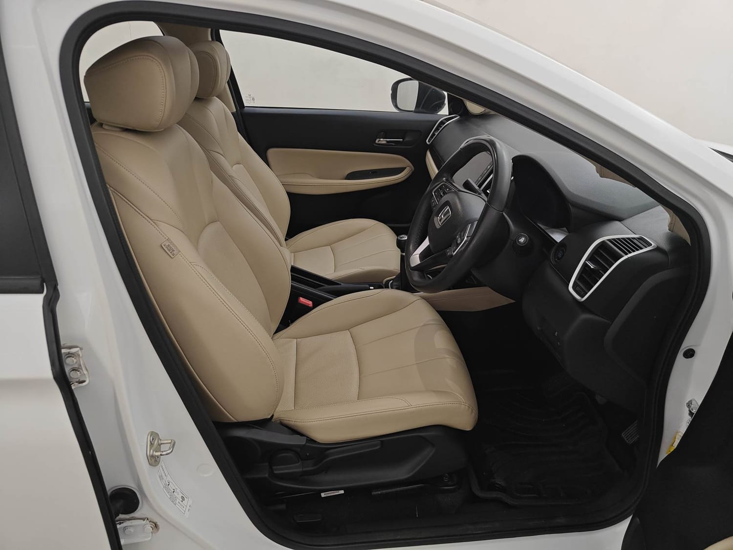 Used 2025 Honda City ZX Petrol MT Petrol Manual interior RIGHT SIDE FRONT DOOR CABIN VIEW
