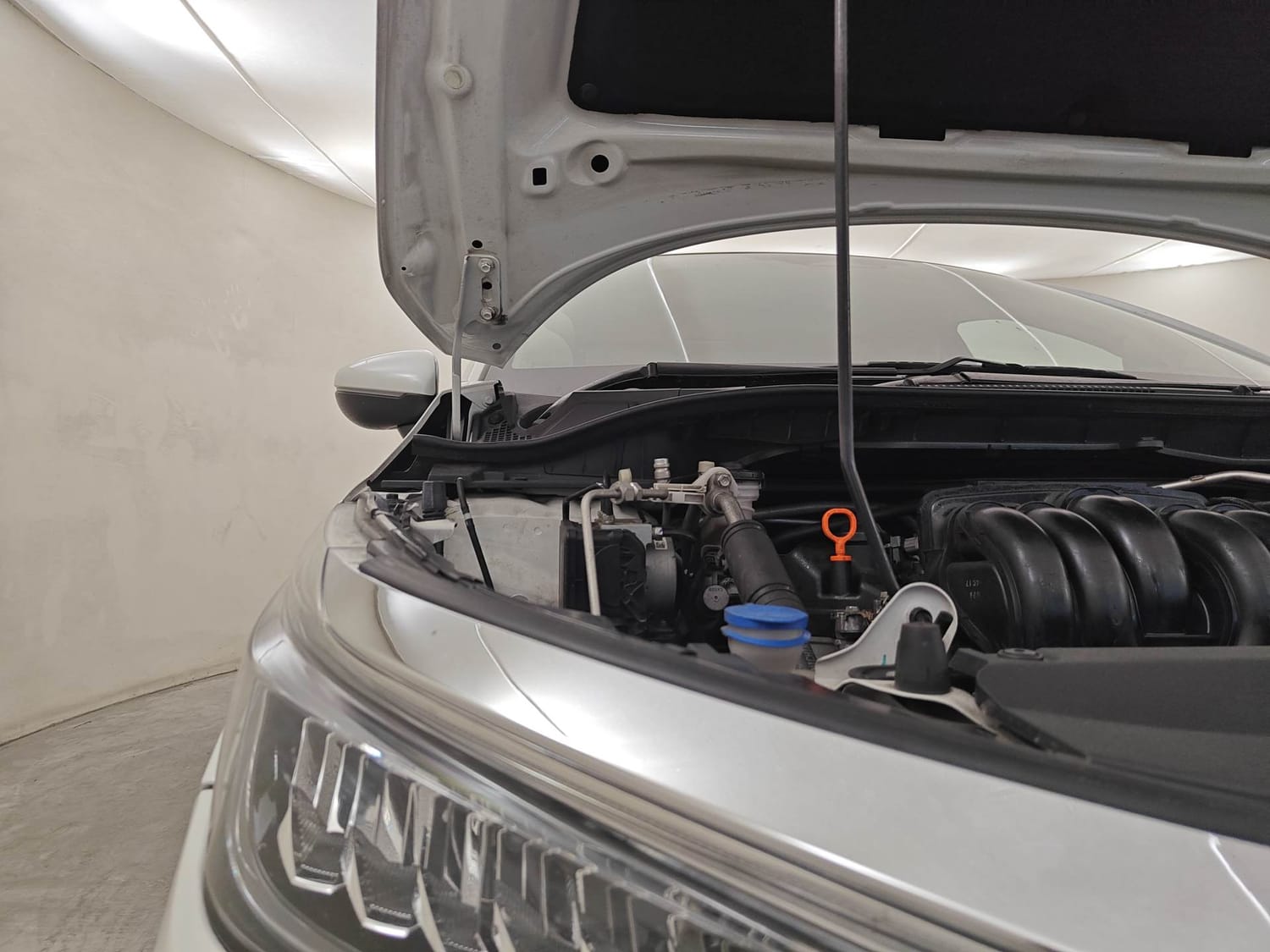 Used 2025 Honda City ZX Petrol MT Petrol Manual engine ENGINE RIGHT SIDE HINGE & APRON VIEW