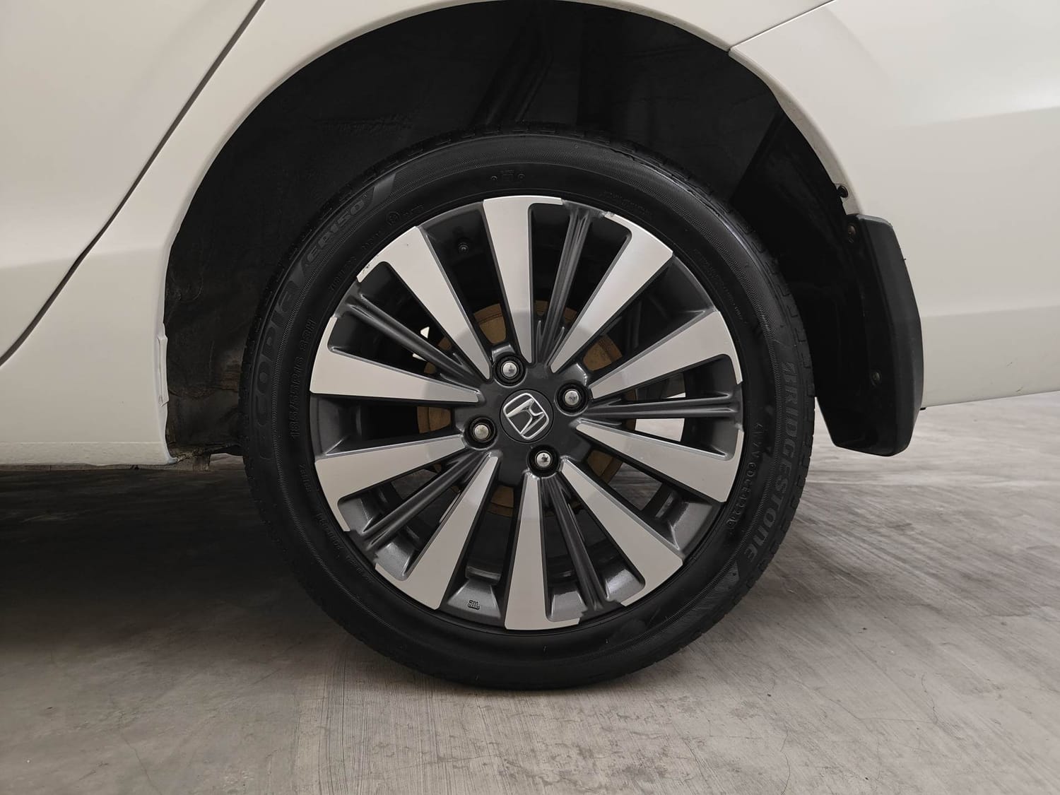 Used 2025 Honda City ZX Petrol MT Petrol Manual tyres LEFT REAR TYRE RIM VIEW