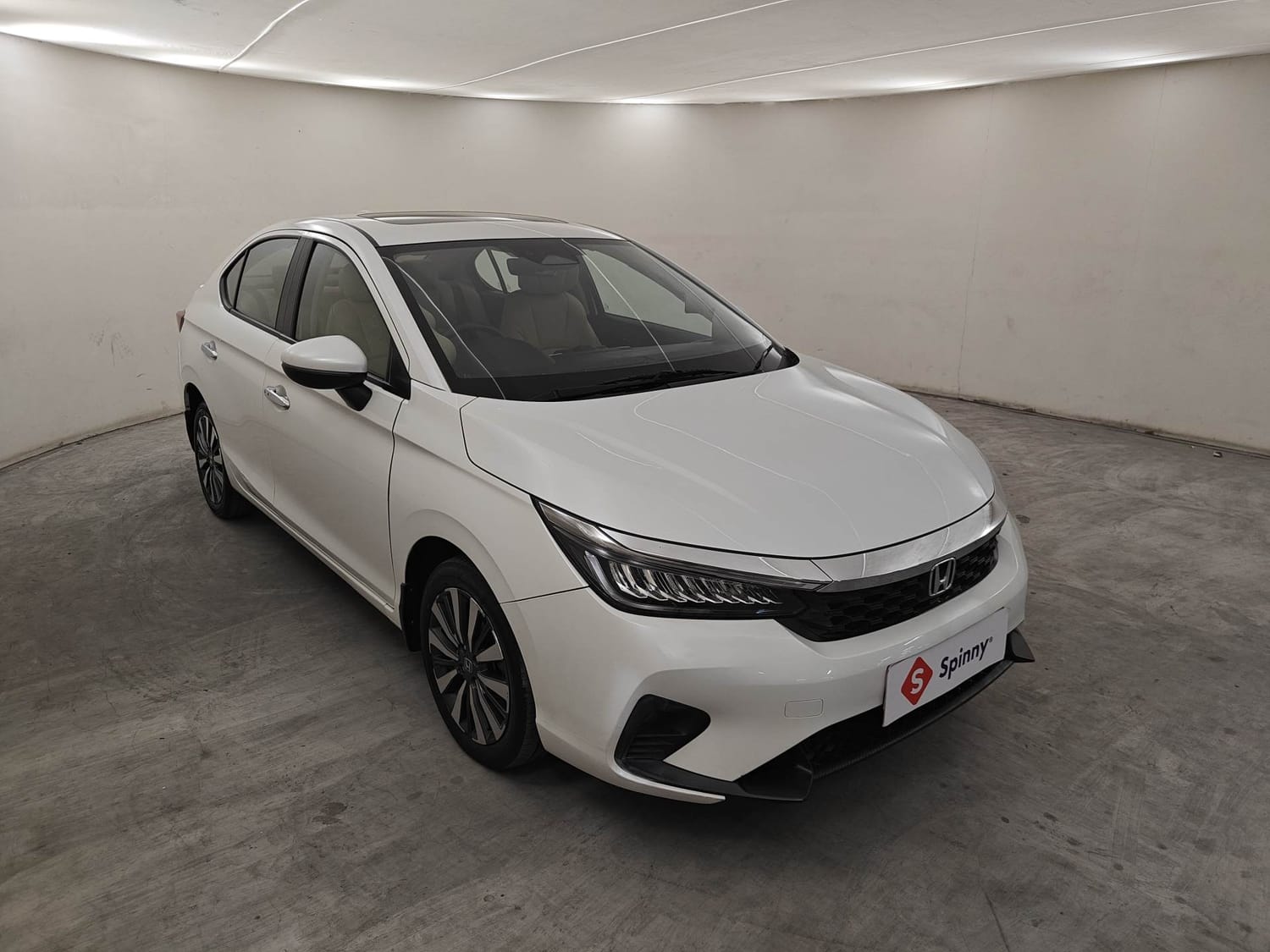 Used 2025 Honda City ZX Petrol MT Petrol Manual exterior RIGHT FRONT CORNER VIEW
