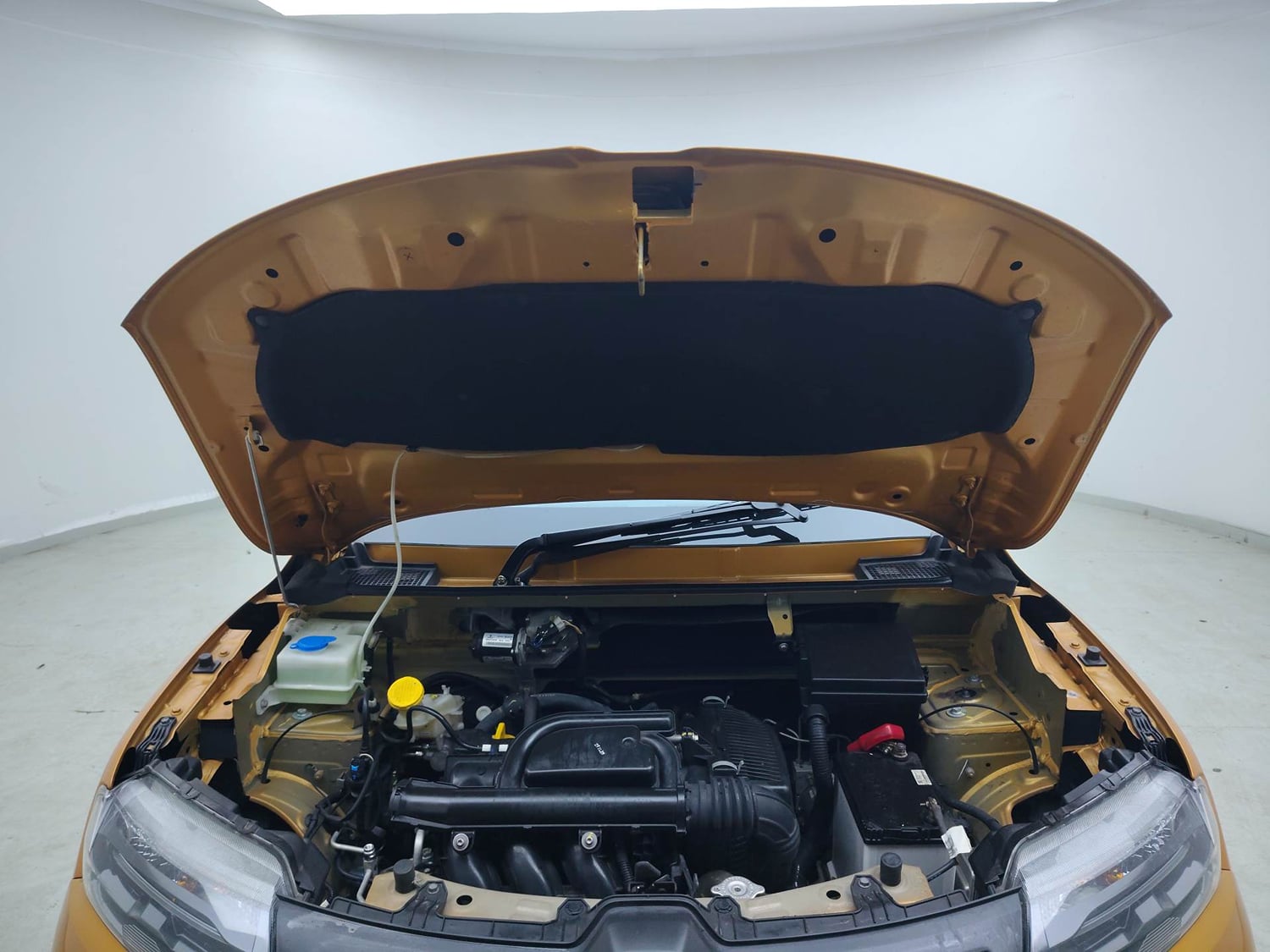 Used 2024 Renault Kwid CLIMBER 1.0 MT Dual Tone Petrol Manual engine ENGINE & BONNET OPEN FRONT VIEW
