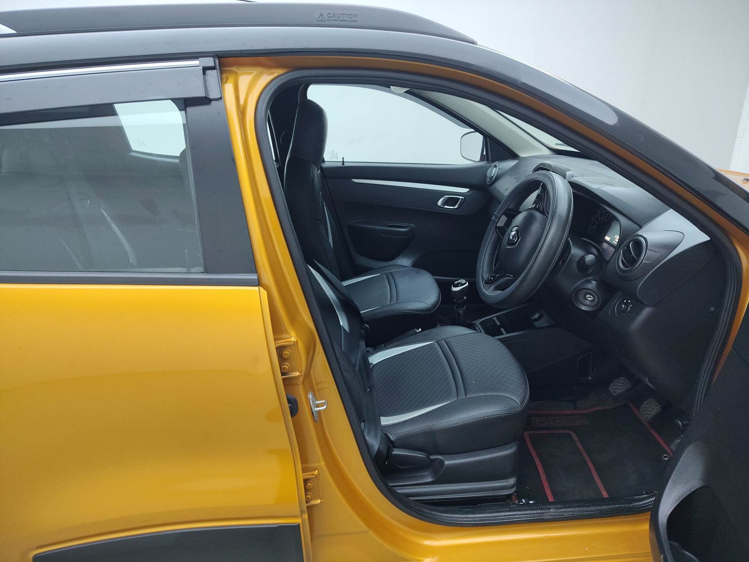 Used 2024 Renault Kwid CLIMBER 1.0 MT Dual Tone Petrol Manual interior RIGHT SIDE FRONT DOOR CABIN VIEW