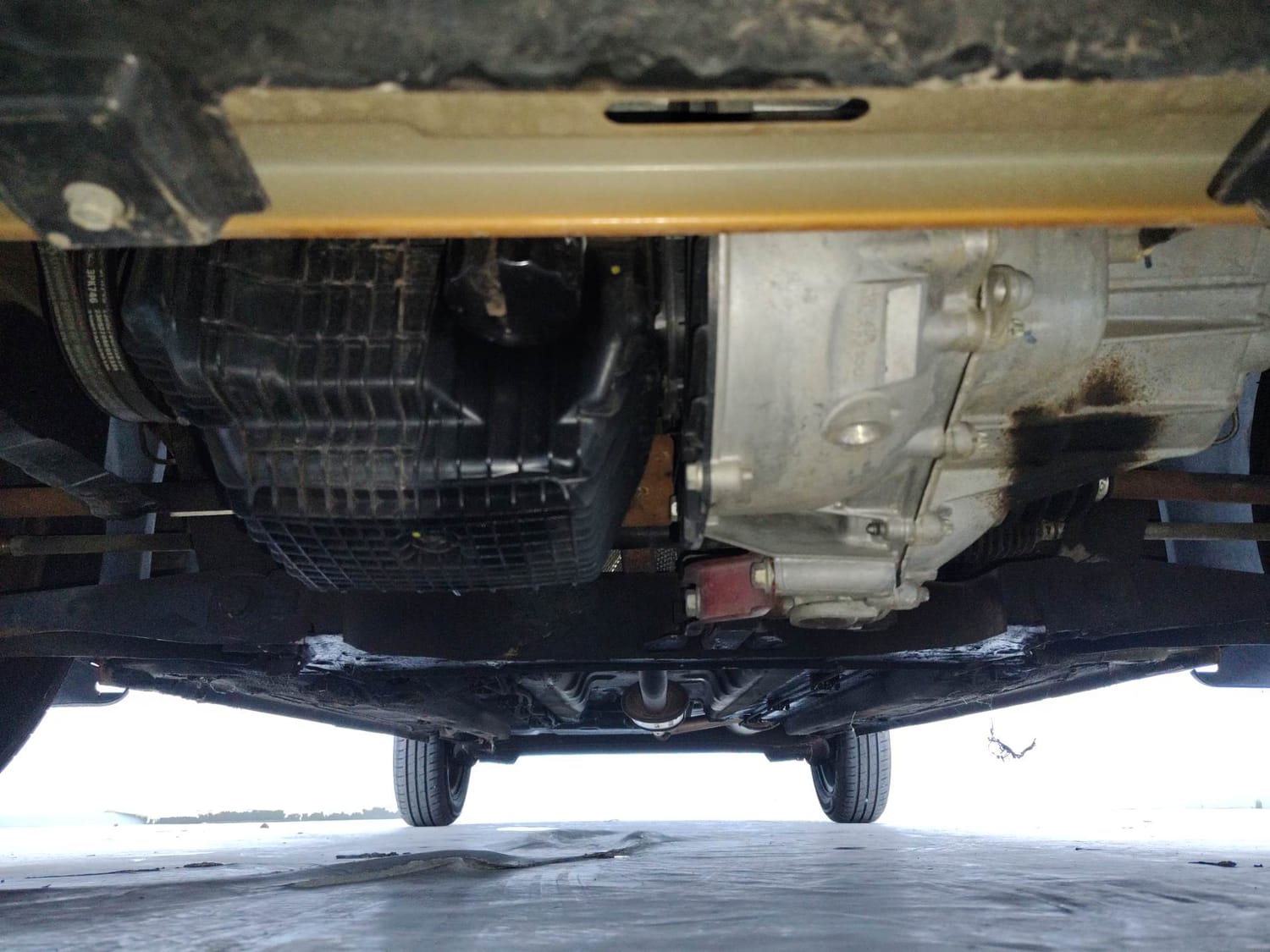 Used 2024 Renault Kwid CLIMBER 1.0 MT Dual Tone Petrol Manual extra FRONT LEFT UNDERBODY VIEW