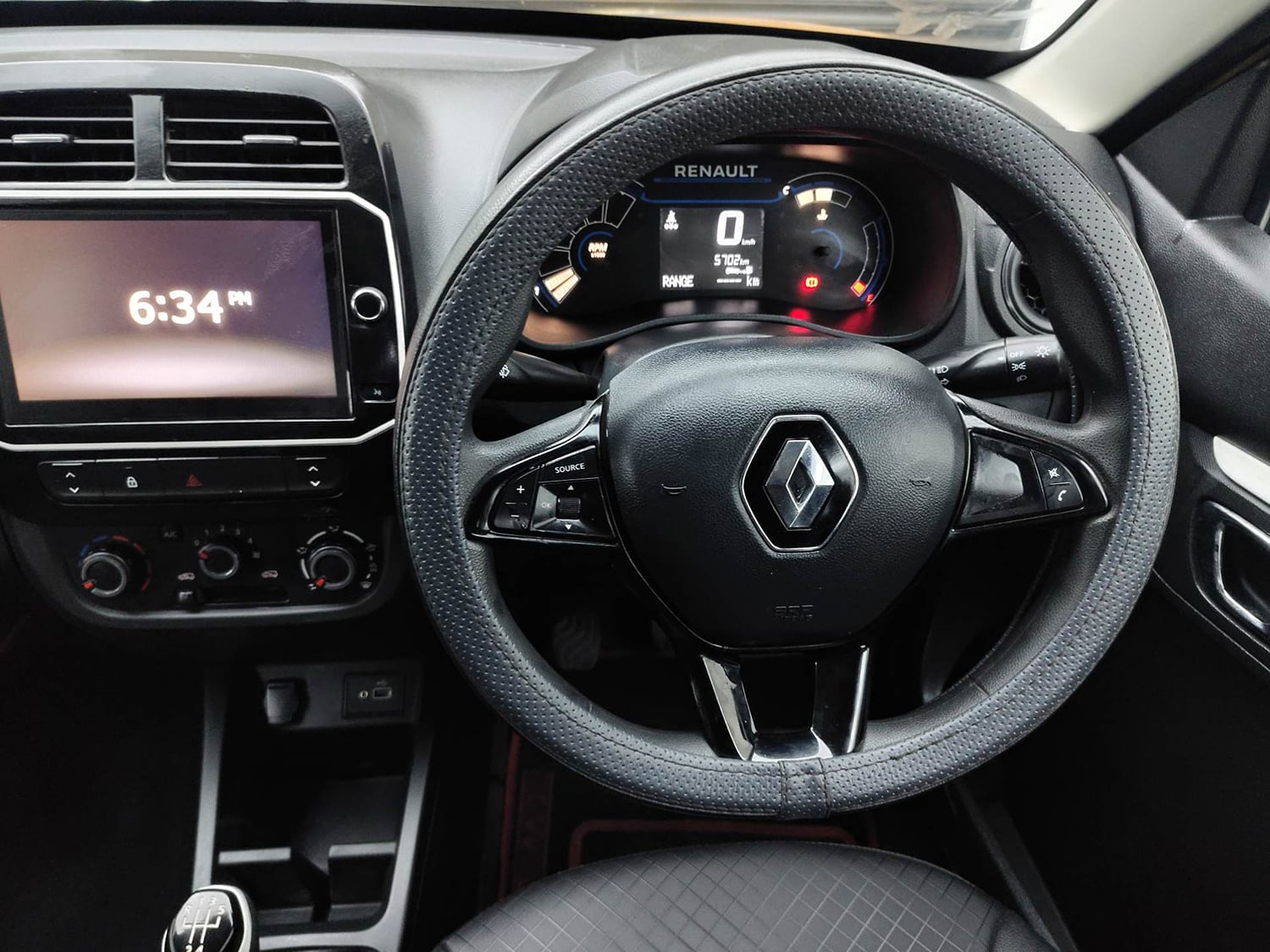 Used 2024 Renault Kwid CLIMBER 1.0 MT Dual Tone Petrol Manual interior STEERING VIEW