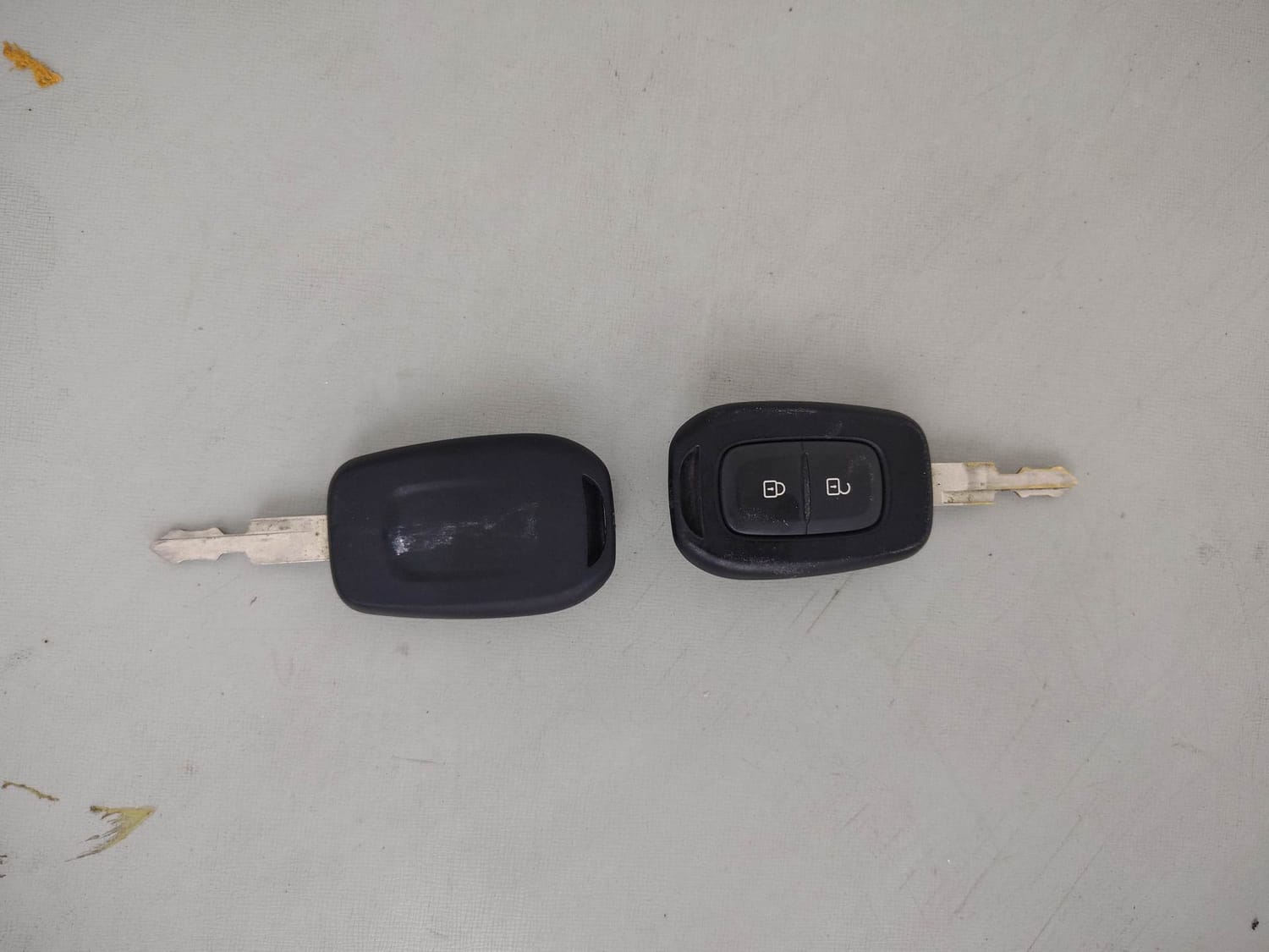 Used 2024 Renault Kwid CLIMBER 1.0 MT Dual Tone Petrol Manual extra CAR KEY VIEW