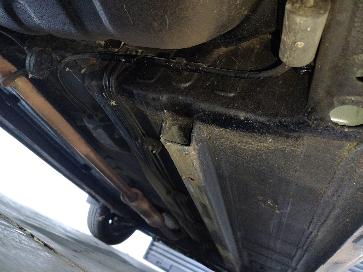 Used 2024 Renault Kwid CLIMBER 1.0 MT Dual Tone Petrol Manual extra REAR RIGHT UNDERBODY VIEW