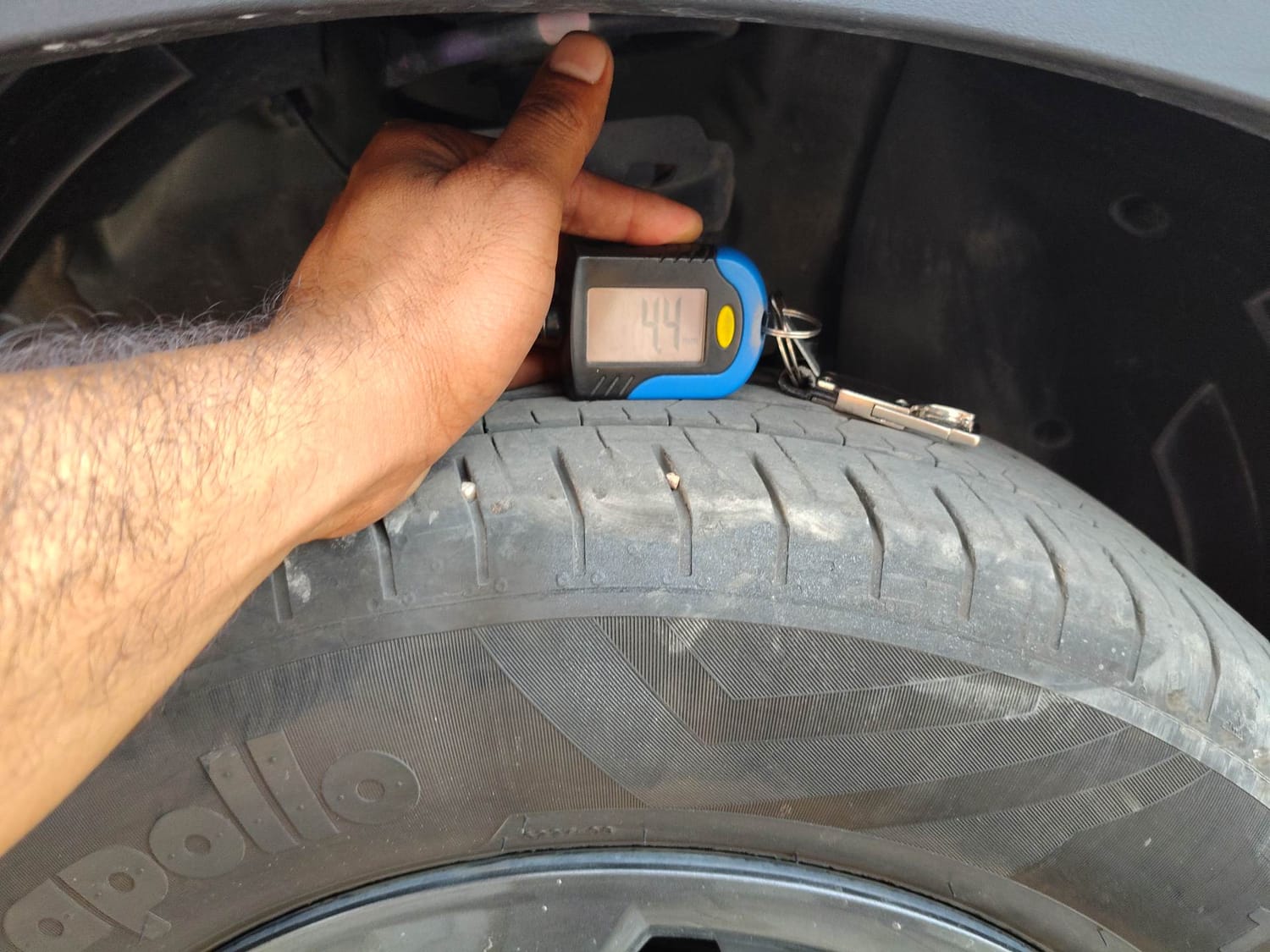Used 2024 Hyundai Venue SX 1.2 Petrol Petrol Manual tyres RIGHT FRONT TYRE TREAD VIEW
