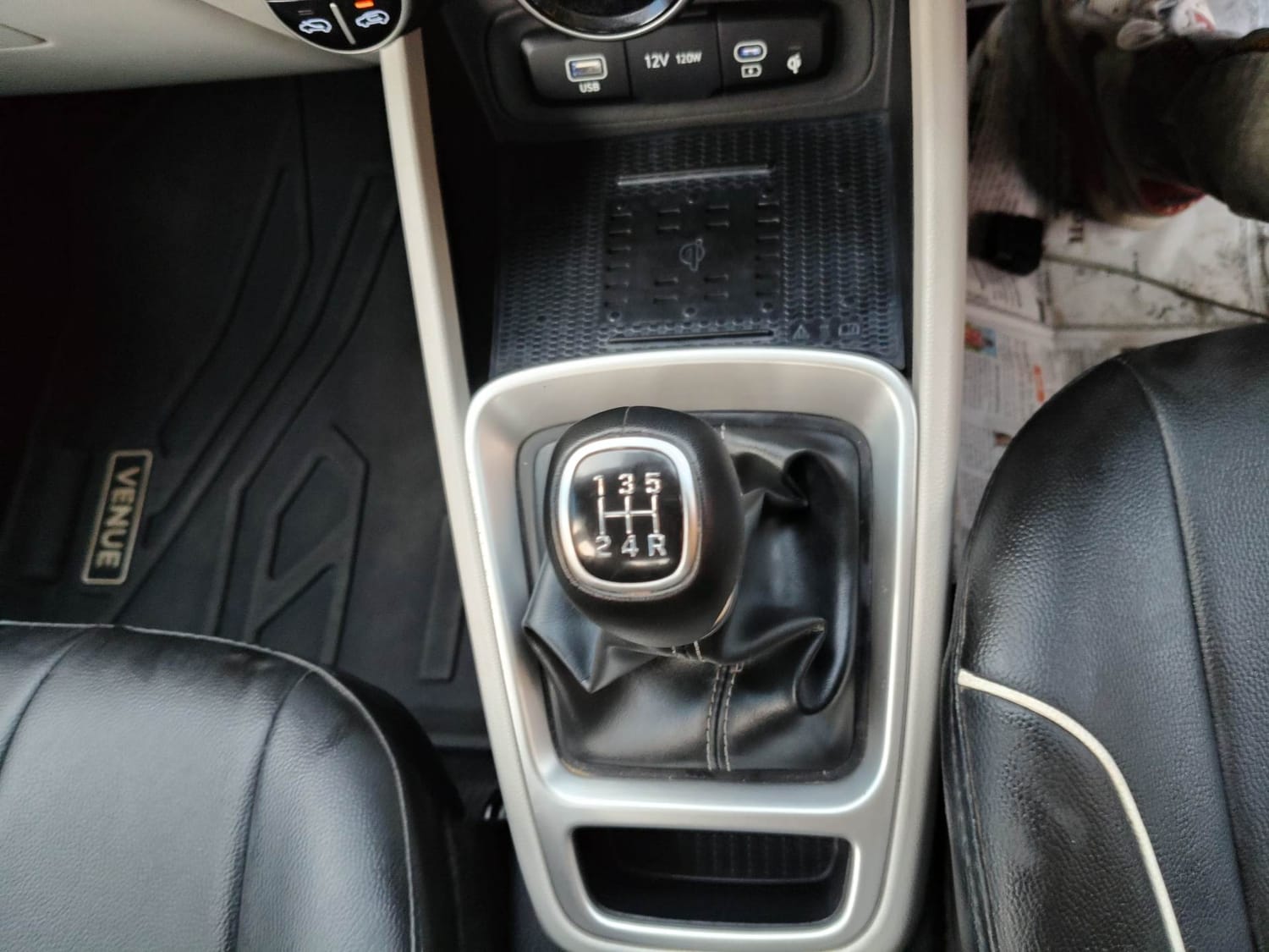 Used 2024 Hyundai Venue SX 1.2 Petrol Petrol Manual interior GEAR  KNOB VIEW