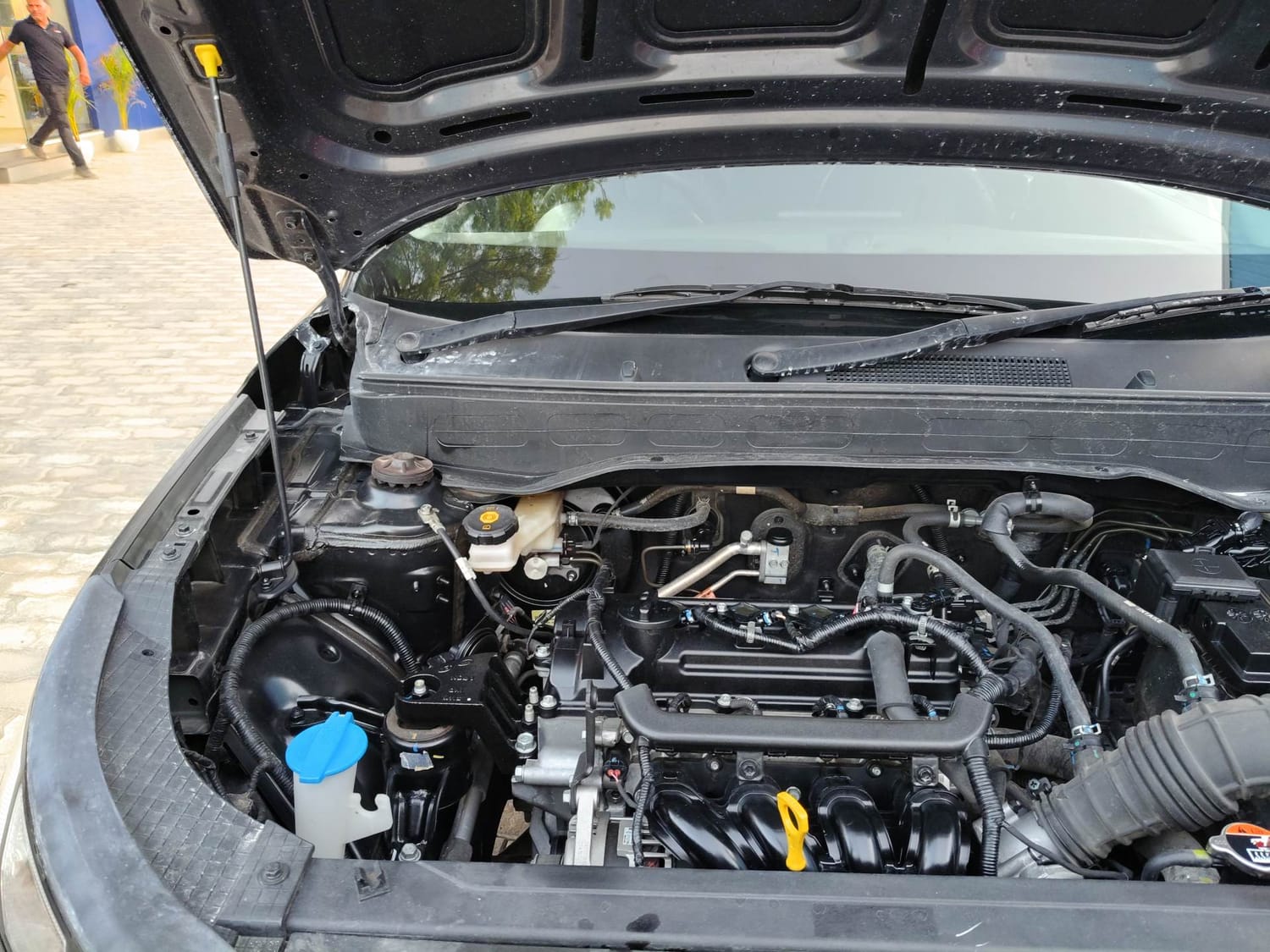 Used 2024 Hyundai Venue SX 1.2 Petrol Petrol Manual engine ENGINE RIGHT SIDE HINGE & APRON VIEW
