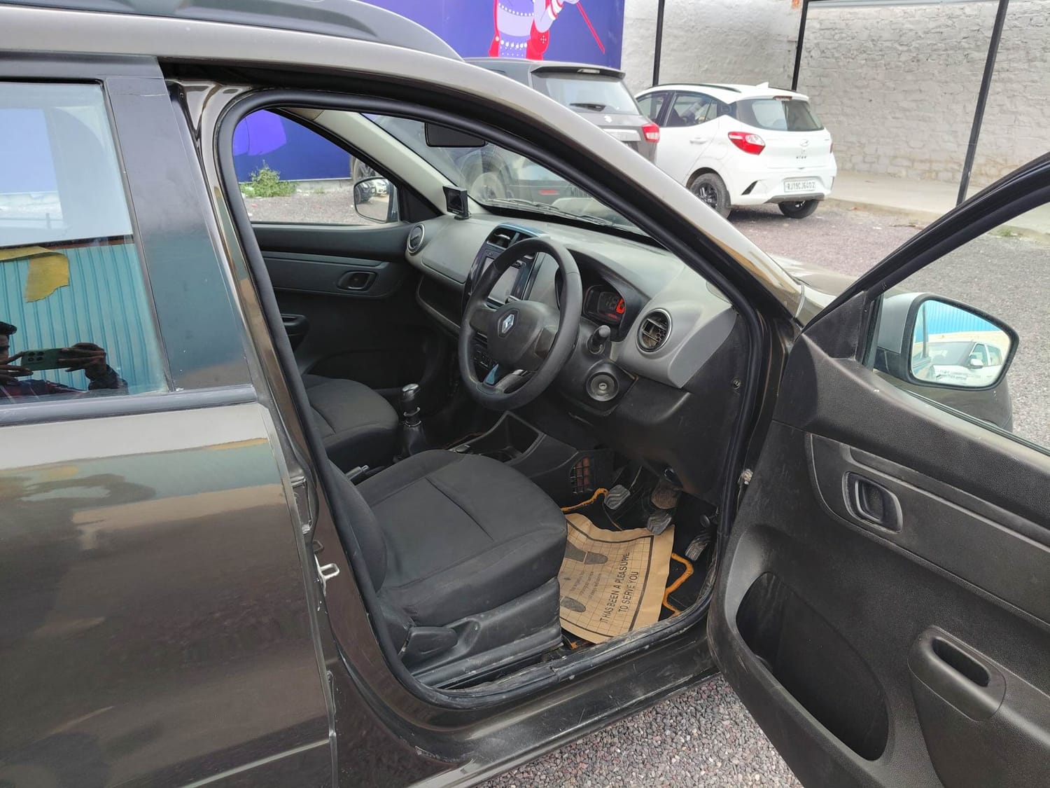 Used 2017 Renault Kwid 1.0 RXT Petrol Manual interior RIGHT SIDE FRONT DOOR CABIN VIEW