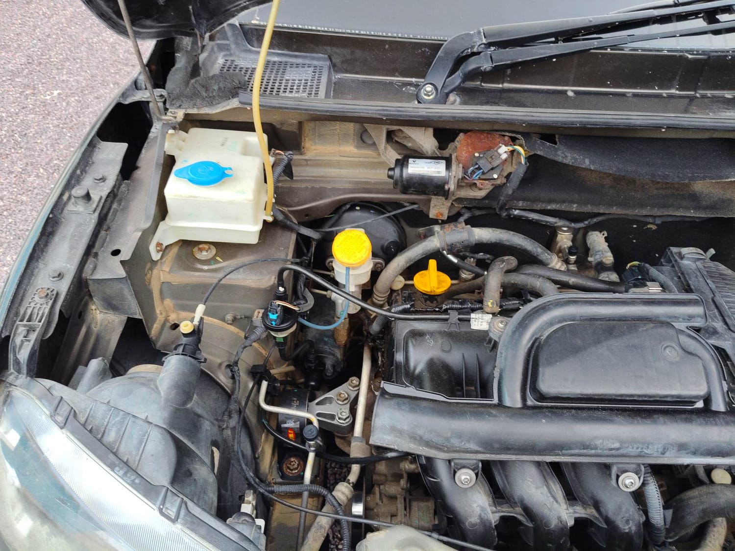 Used 2017 Renault Kwid 1.0 RXT Petrol Manual engine ENGINE RIGHT SIDE VIEW