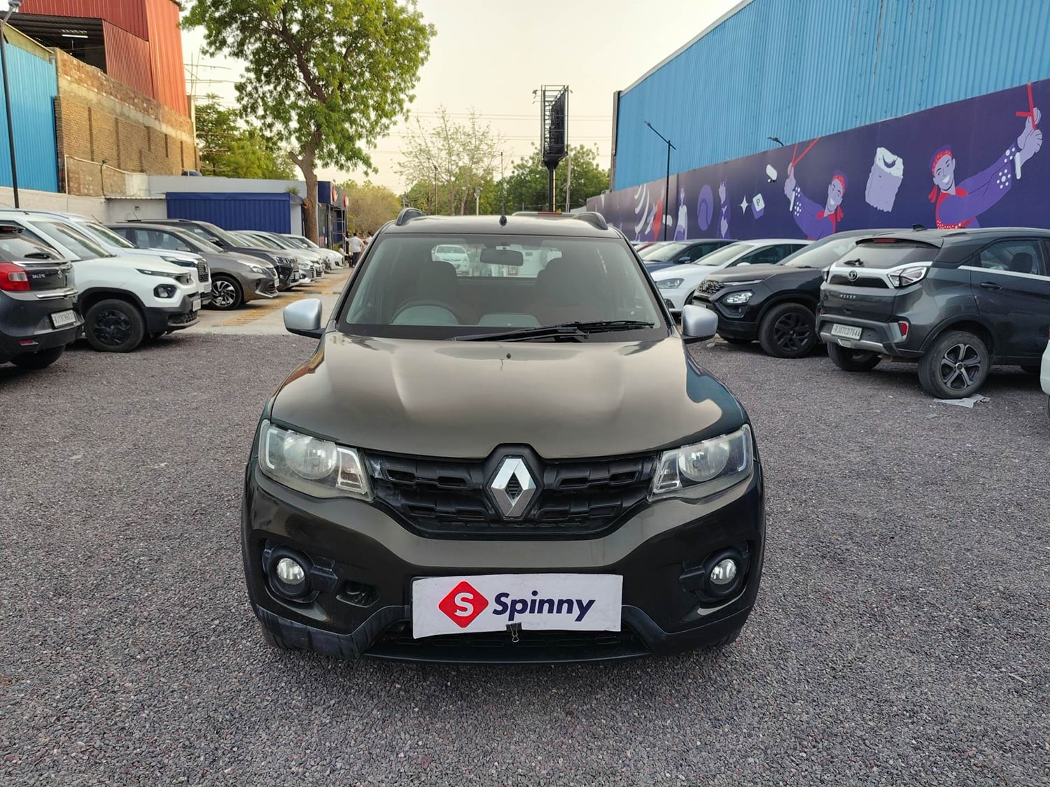 Used 2017 Renault Kwid 1.0 RXT Petrol Manual exterior FRONT VIEW
