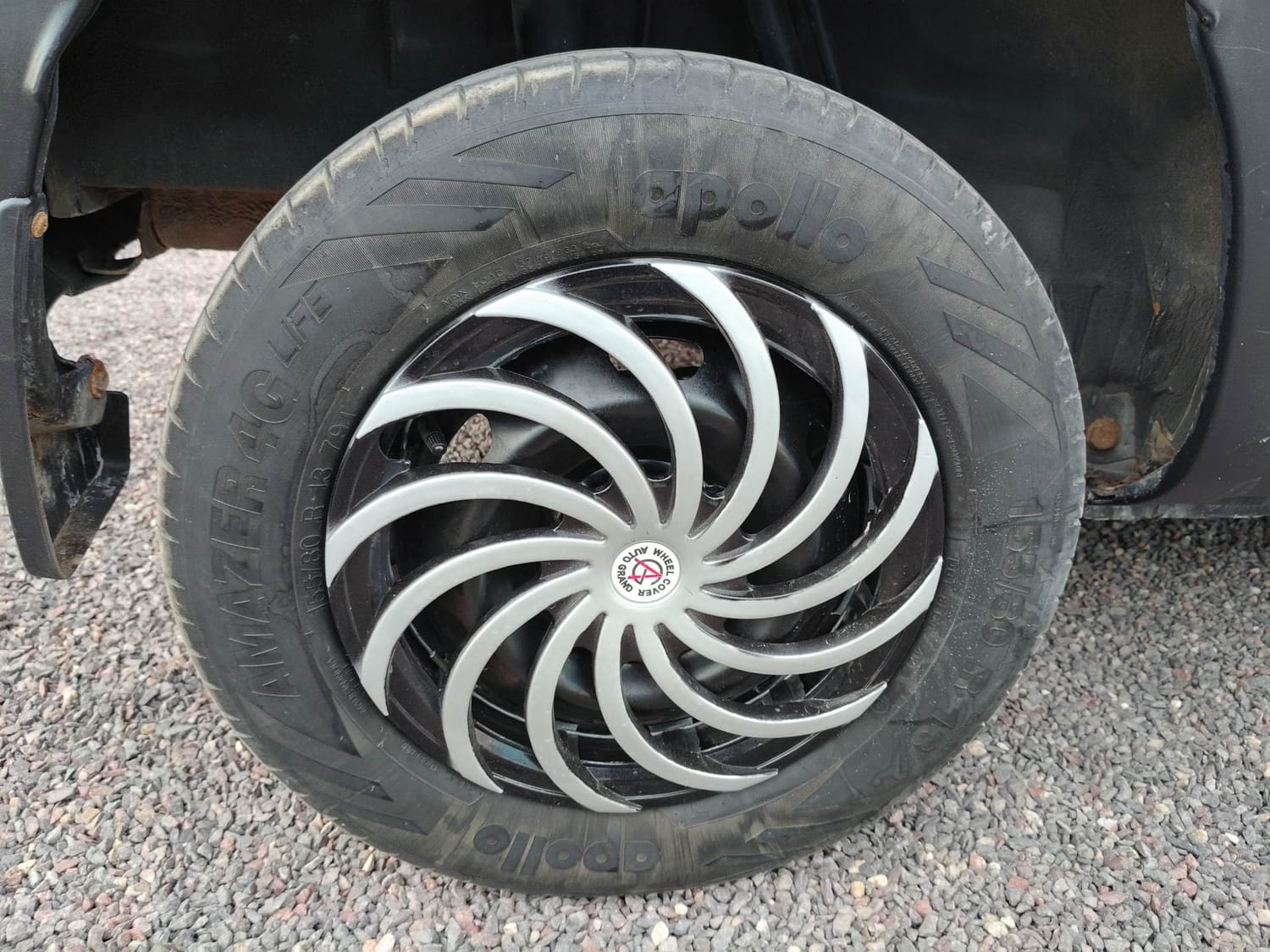 Used 2017 Renault Kwid 1.0 RXT Petrol Manual tyres RIGHT REAR TYRE RIM VIEW