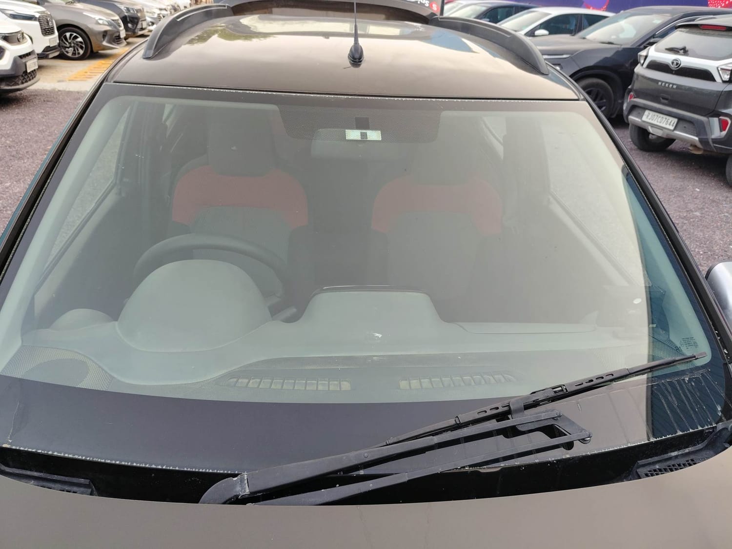 Used 2017 Renault Kwid 1.0 RXT Petrol Manual exterior FRONT WINDSHIELD VIEW