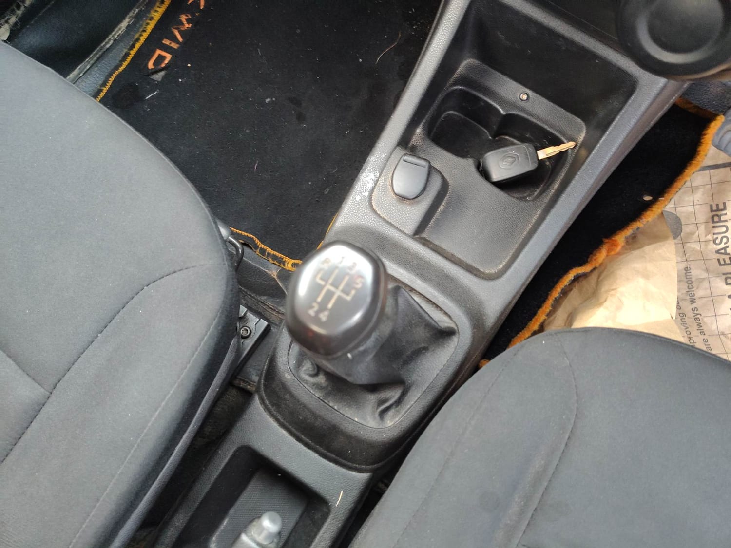Used 2017 Renault Kwid 1.0 RXT Petrol Manual interior GEAR  KNOB VIEW