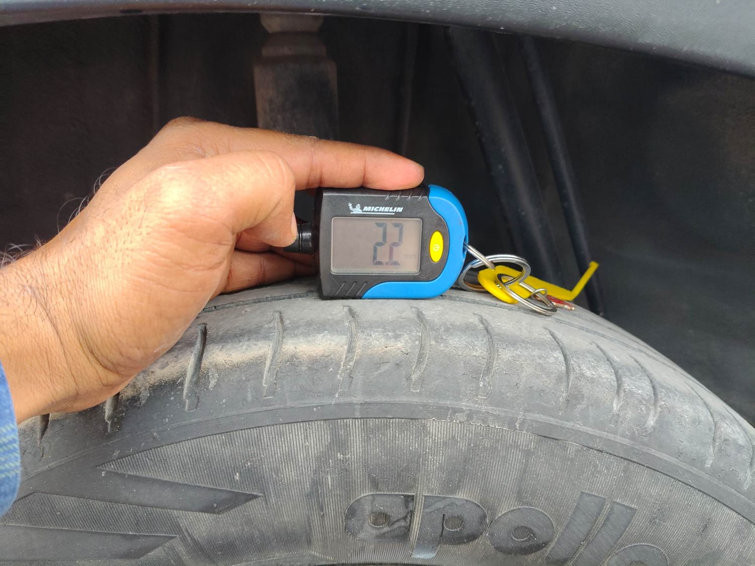 Used 2017 Renault Kwid 1.0 RXT Petrol Manual tyres RIGHT REAR TYRE TREAD VIEW