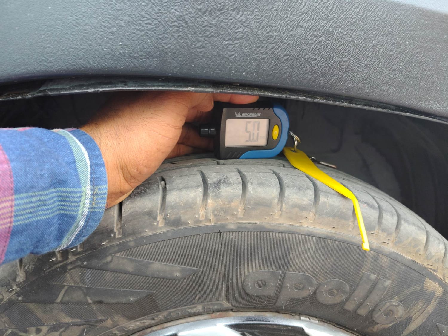 Used 2017 Renault Kwid 1.0 RXT Petrol Manual tyres RIGHT FRONT TYRE TREAD VIEW