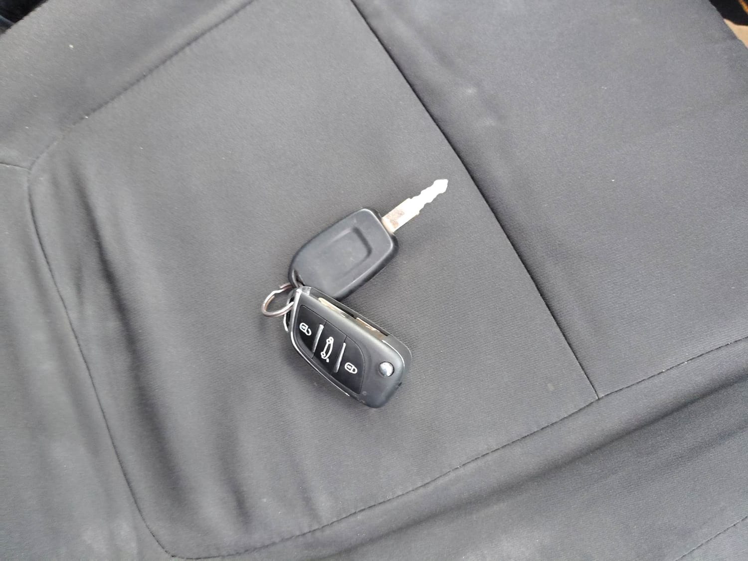 Used 2017 Renault Kwid 1.0 RXT Petrol Manual extra CAR KEY VIEW