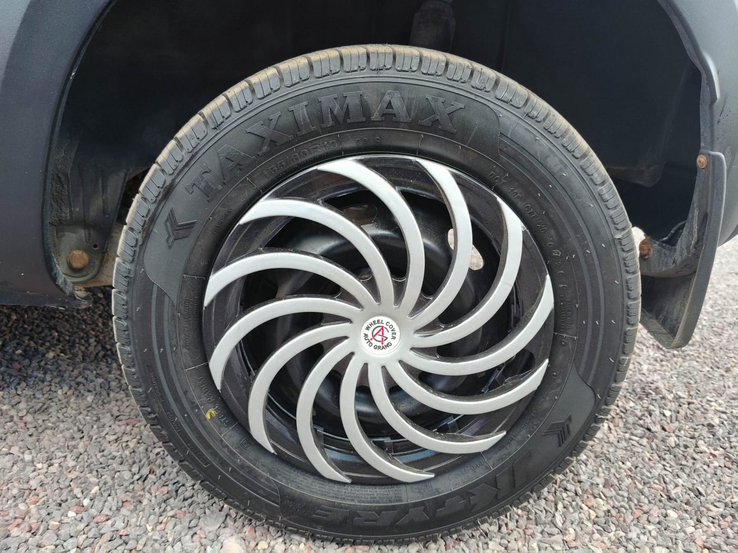 Used 2017 Renault Kwid 1.0 RXT Petrol Manual tyres LEFT REAR TYRE RIM VIEW