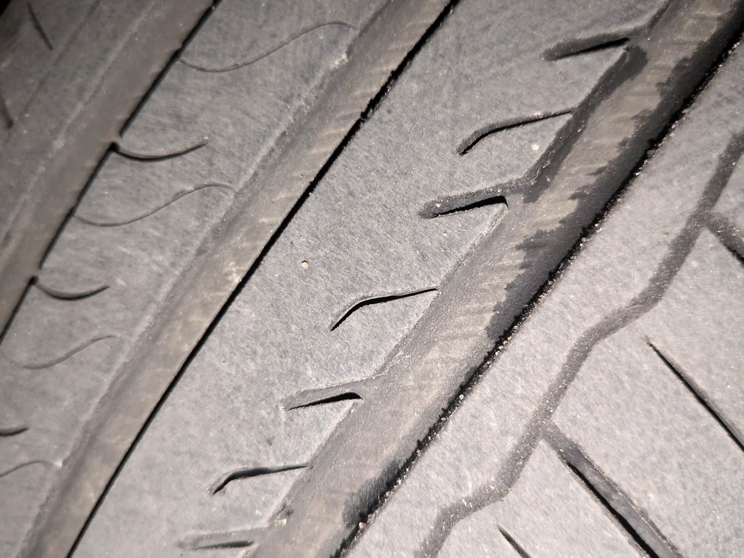 Used 2013 Honda Amaze 1.5 VX i-DTEC Diesel Manual tyres RIGHT FRONT TYRE TREAD VIEW