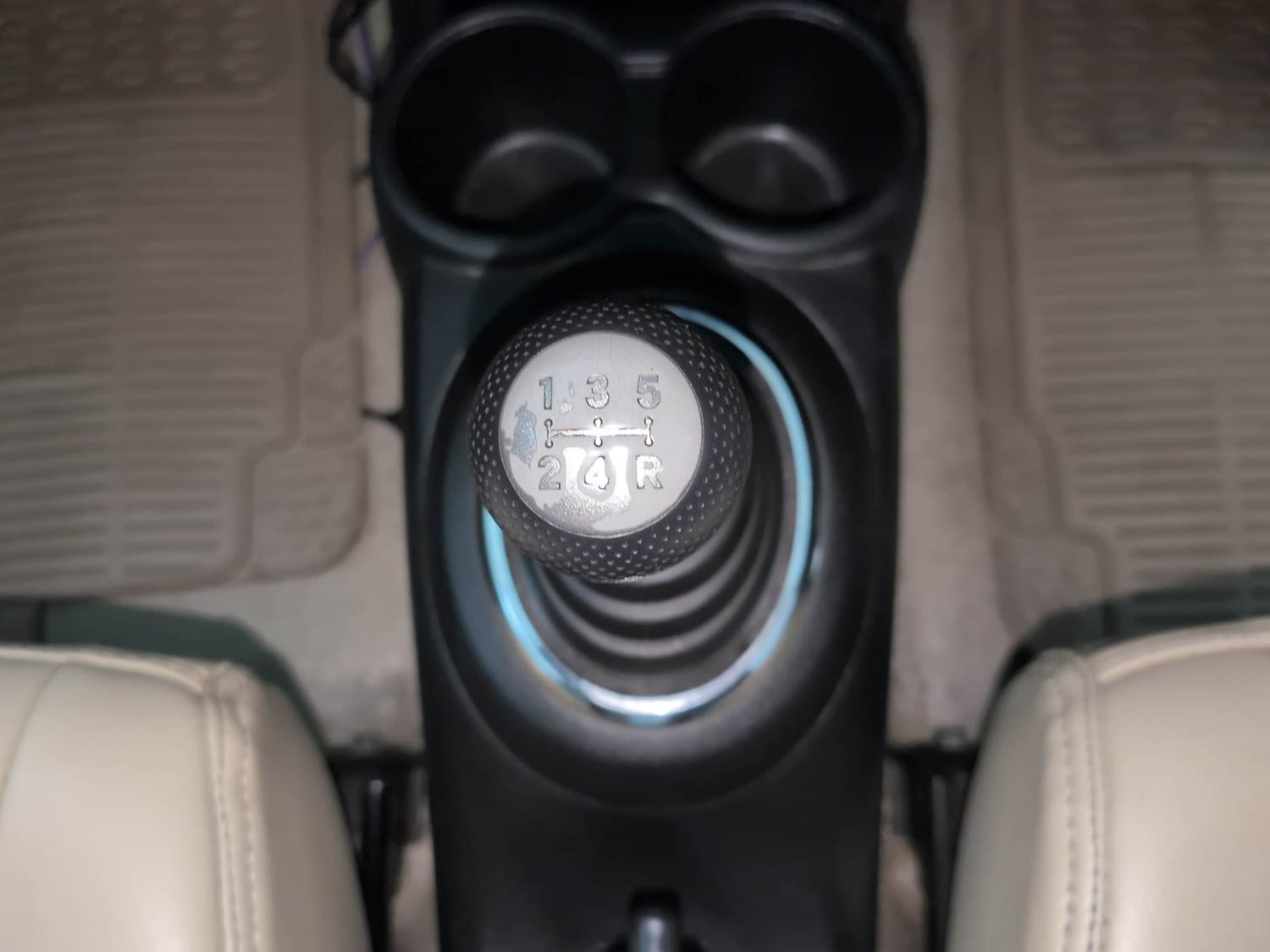 Used 2013 Honda Amaze 1.5 VX i-DTEC Diesel Manual interior GEAR  KNOB VIEW