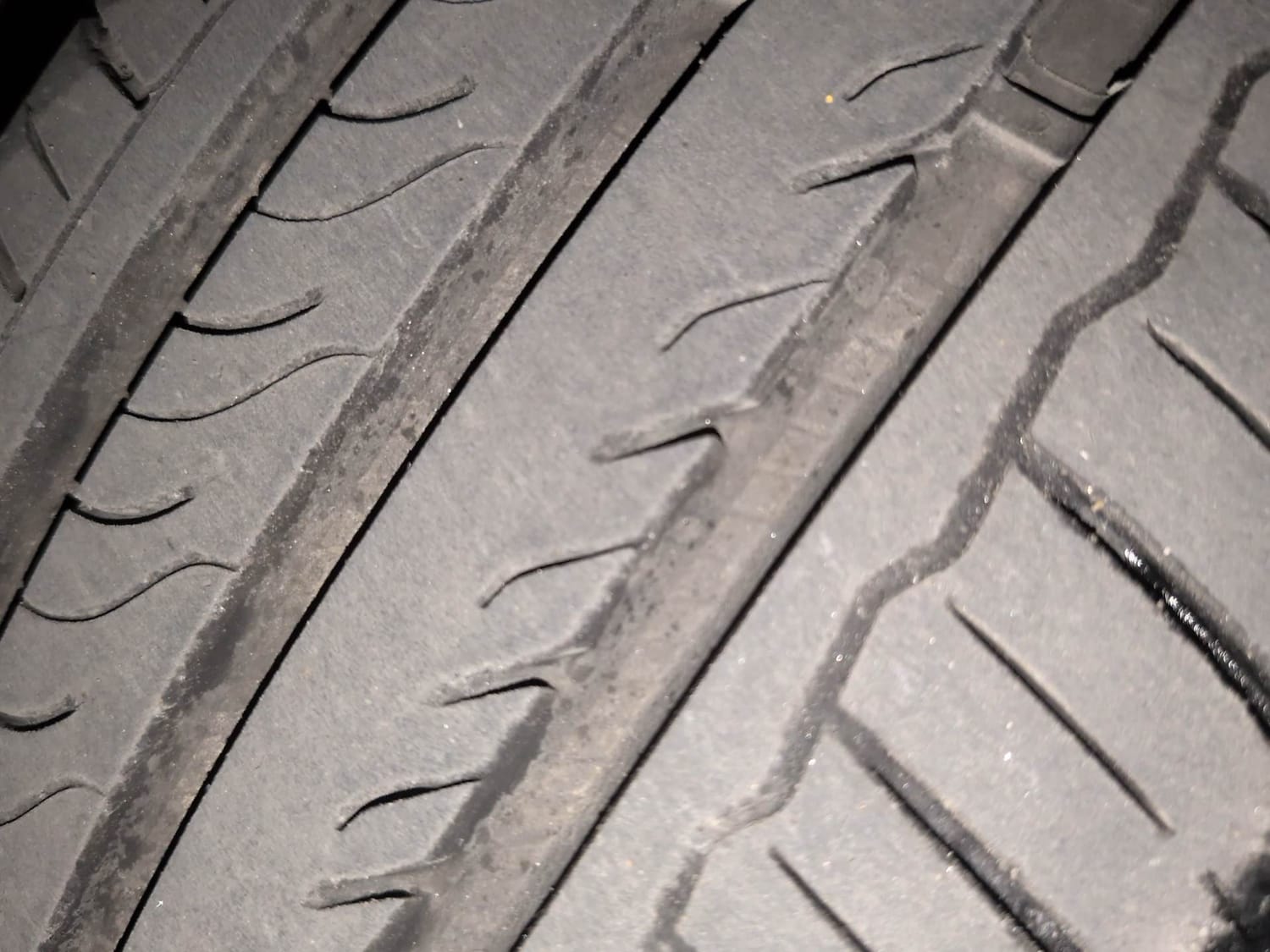 Used 2013 Honda Amaze 1.5 VX i-DTEC Diesel Manual tyres LEFT FRONT TYRE TREAD VIEW