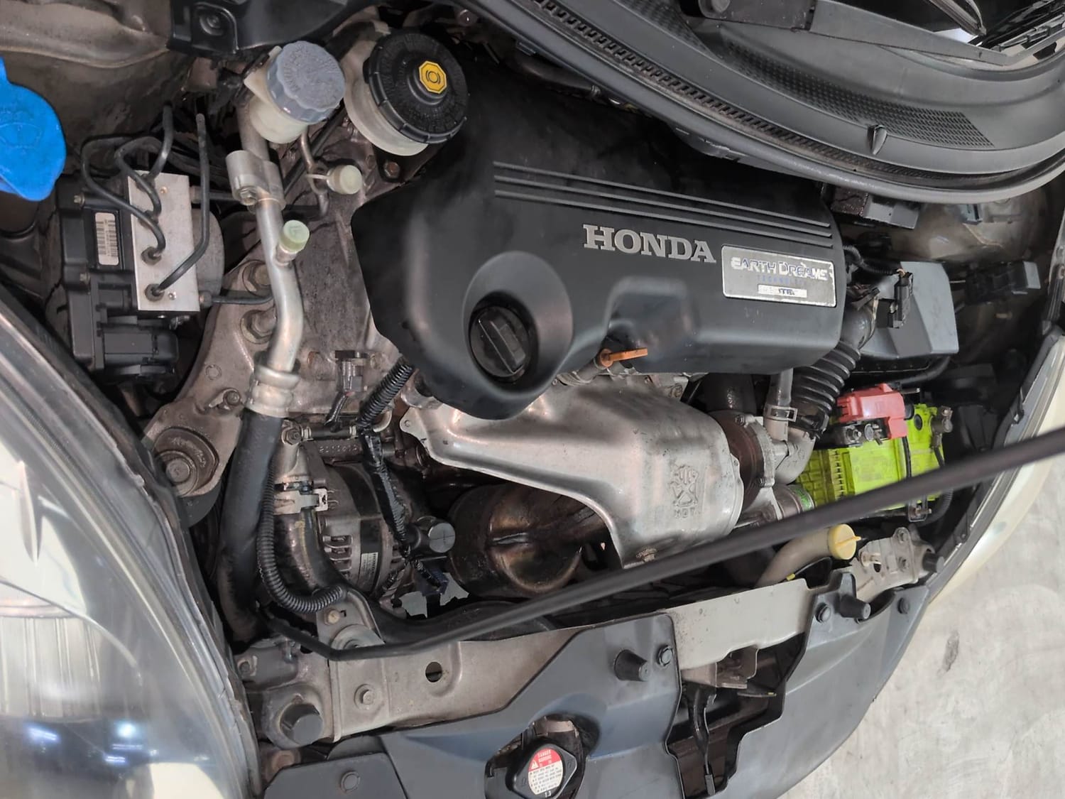 Used 2013 Honda Amaze 1.5 VX i-DTEC Diesel Manual engine ENGINE RIGHT SIDE VIEW