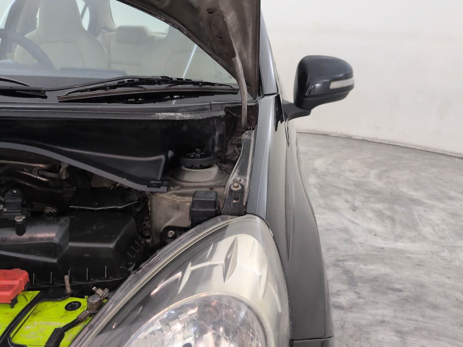 Used 2013 Honda Amaze 1.5 VX i-DTEC Diesel Manual engine ENGINE LEFT SIDE HINGE & APRON VIEW