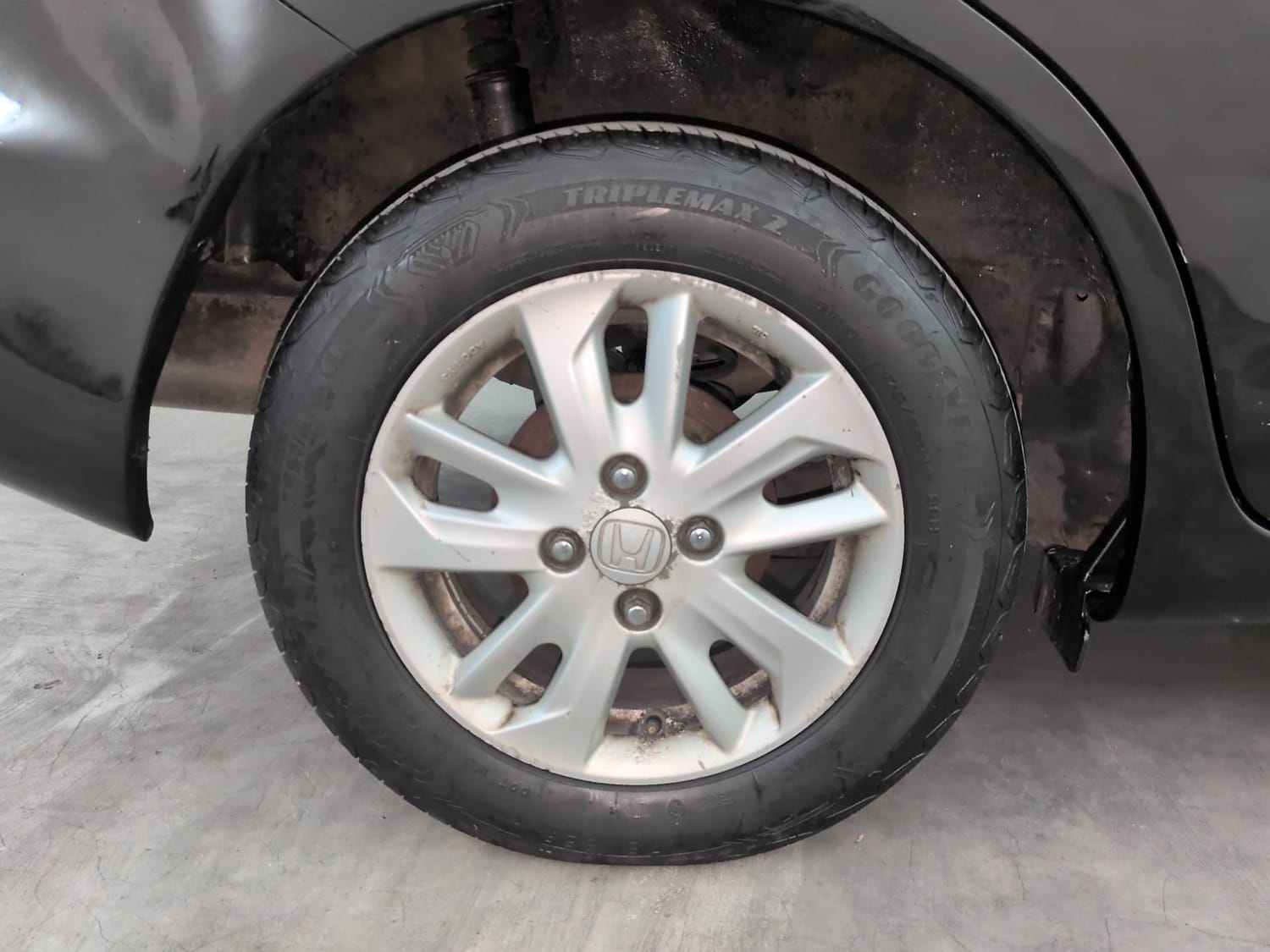 Used 2013 Honda Amaze 1.5 VX i-DTEC Diesel Manual tyres RIGHT REAR TYRE RIM VIEW