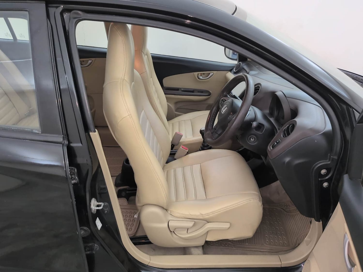 Used 2013 Honda Amaze 1.5 VX i-DTEC Diesel Manual interior RIGHT SIDE FRONT DOOR CABIN VIEW