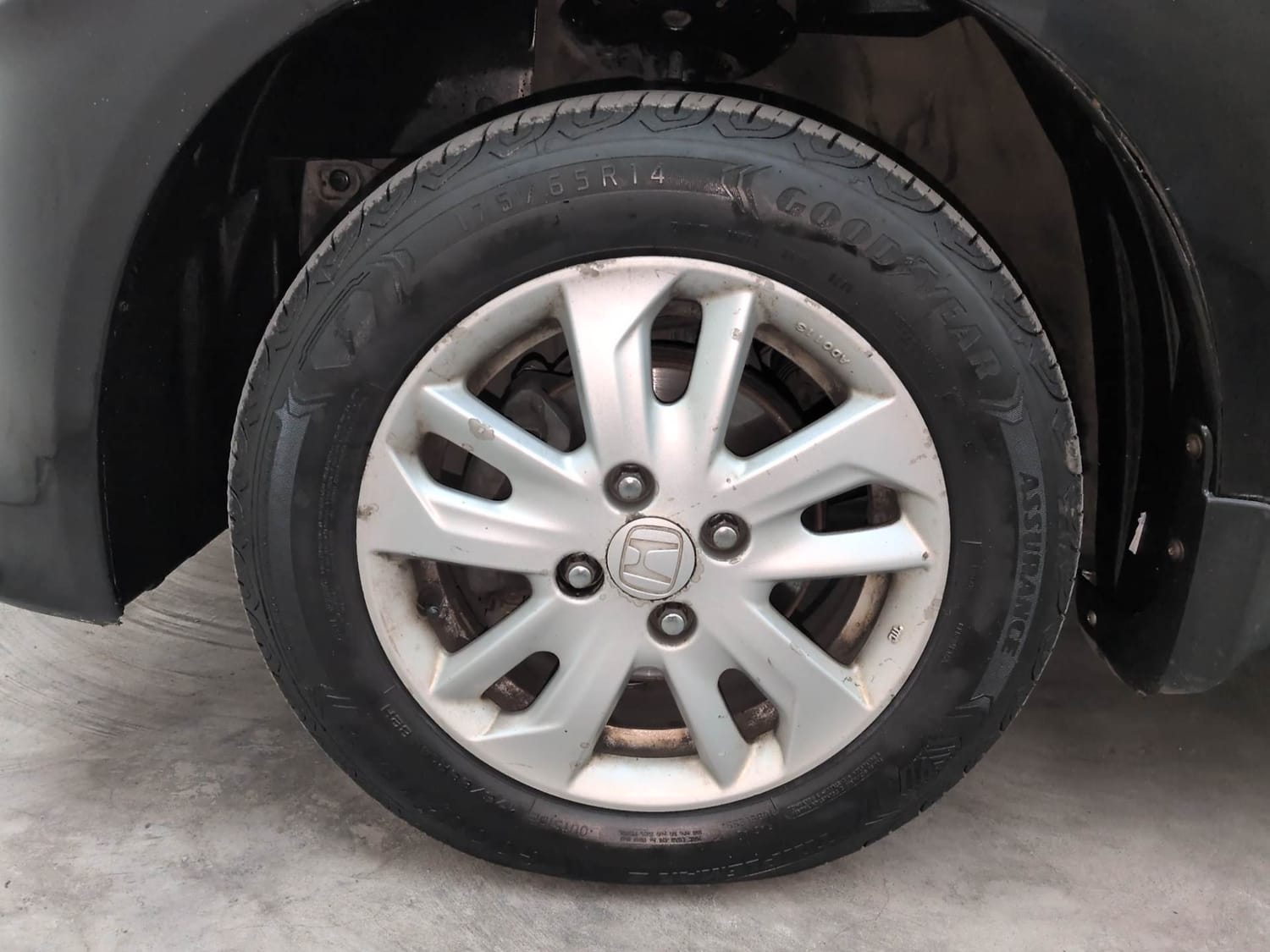 Used 2013 Honda Amaze 1.5 VX i-DTEC Diesel Manual tyres LEFT FRONT TYRE RIM VIEW