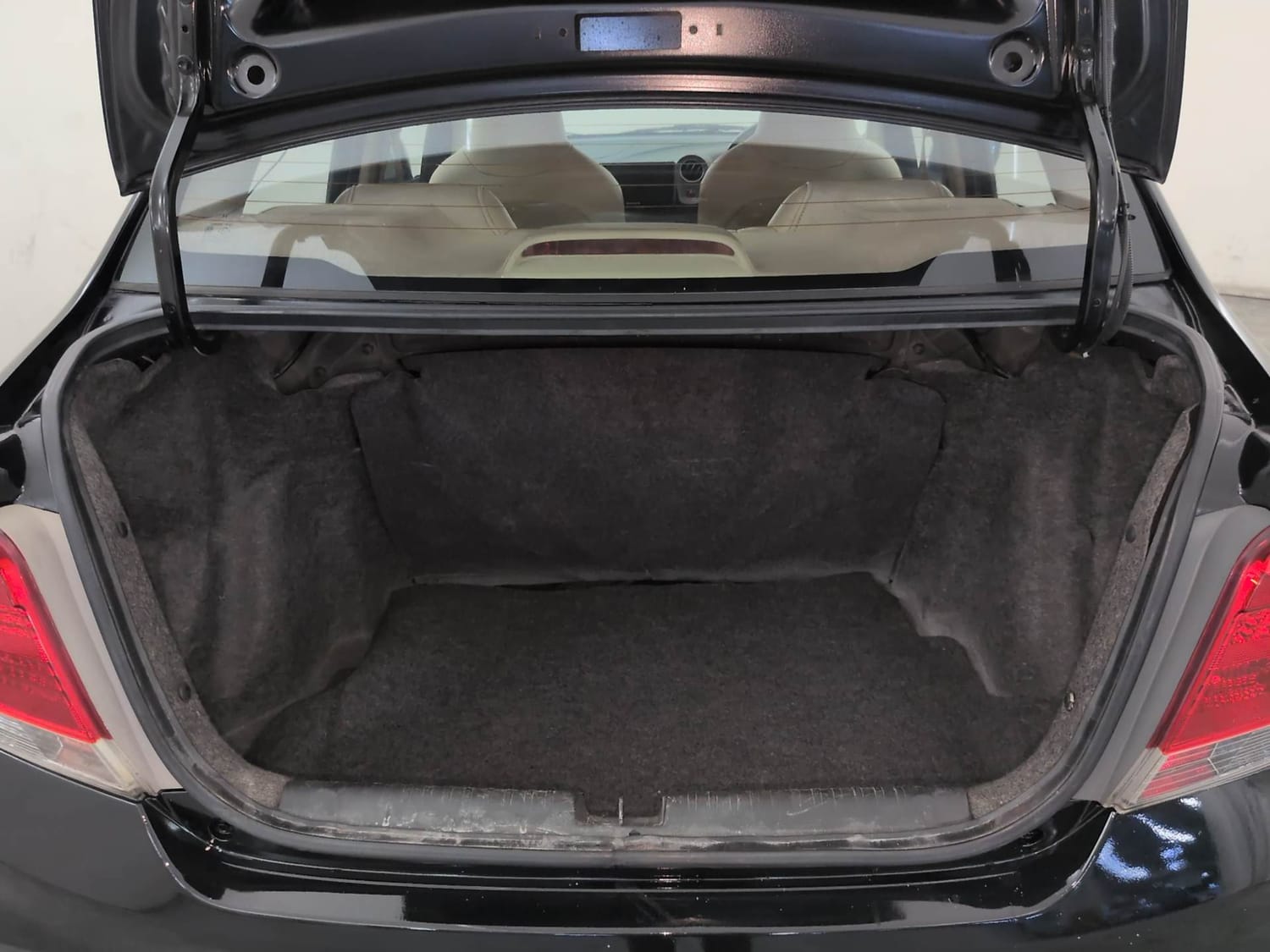 Used 2013 Honda Amaze 1.5 VX i-DTEC Diesel Manual interior DICKY INSIDE VIEW