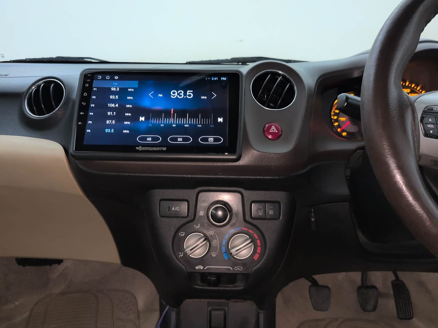 Used 2013 Honda Amaze 1.5 VX i-DTEC Diesel Manual interior MUSIC SYSTEM & AC CONTROL VIEW