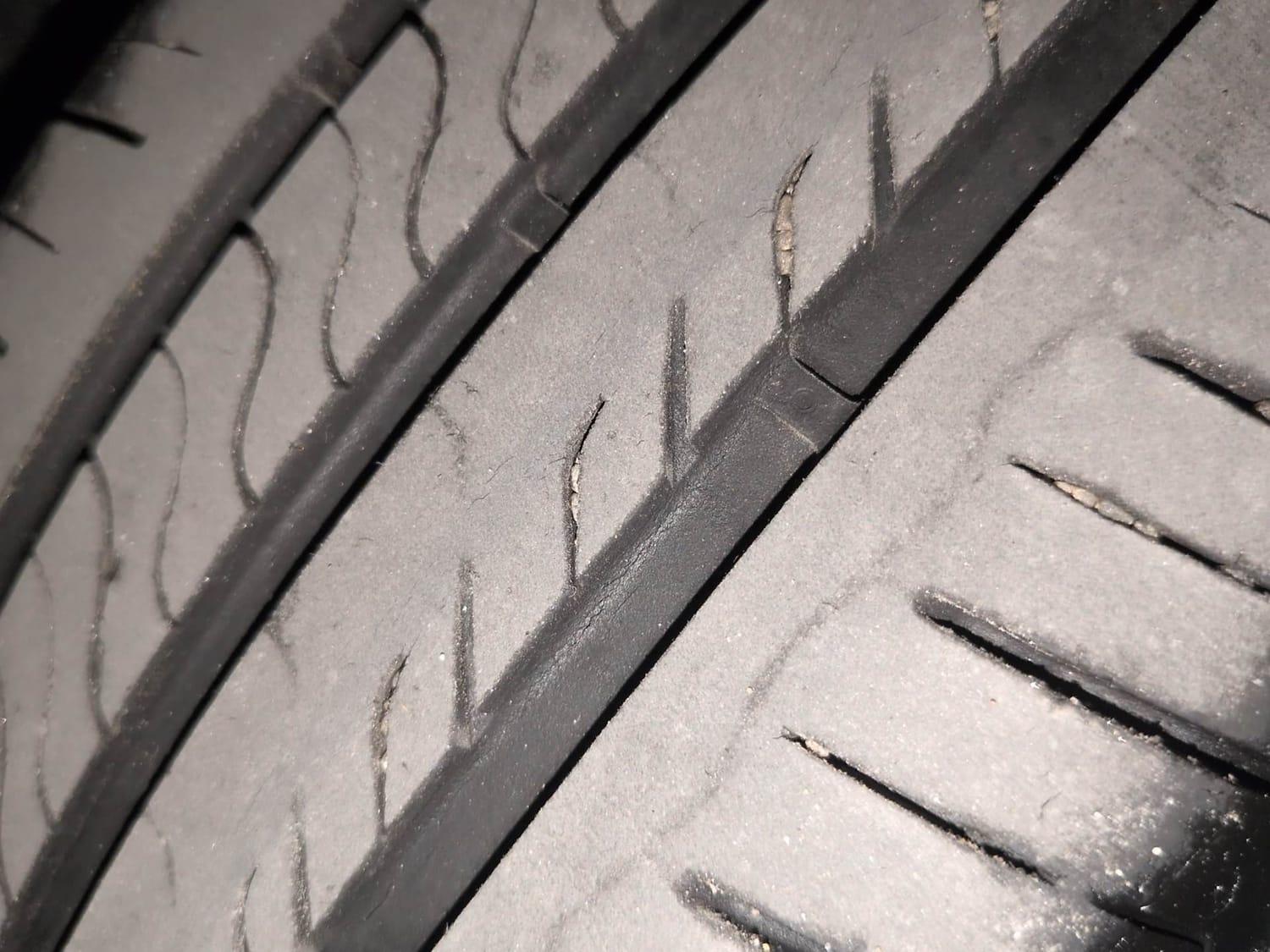 Used 2013 Honda Amaze 1.5 VX i-DTEC Diesel Manual tyres RIGHT REAR TYRE TREAD VIEW