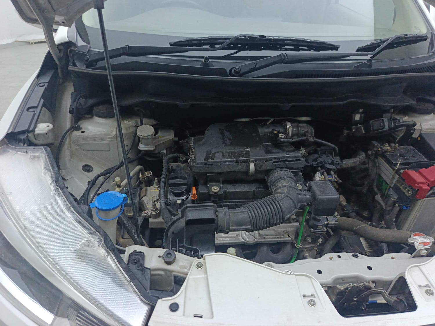 Used 2024 Maruti Suzuki Ertiga VXi AT Petrol Automatic engine ENGINE RIGHT SIDE VIEW