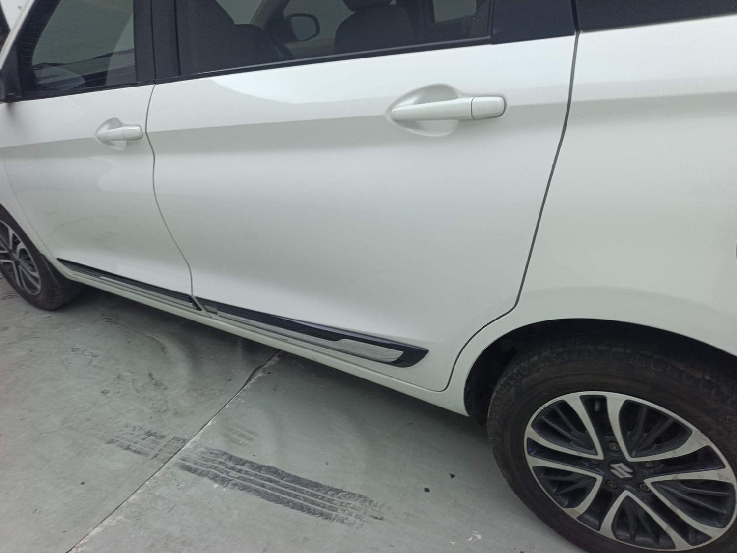 Used 2024 Maruti Suzuki Ertiga VXi AT Petrol Automatic dents MINOR SCRATCH