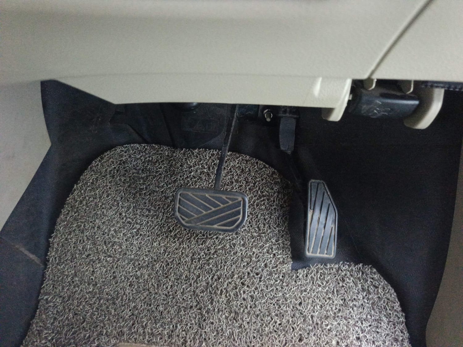 Used 2024 Maruti Suzuki Ertiga VXi AT Petrol Automatic interior PEDALS VIEW
