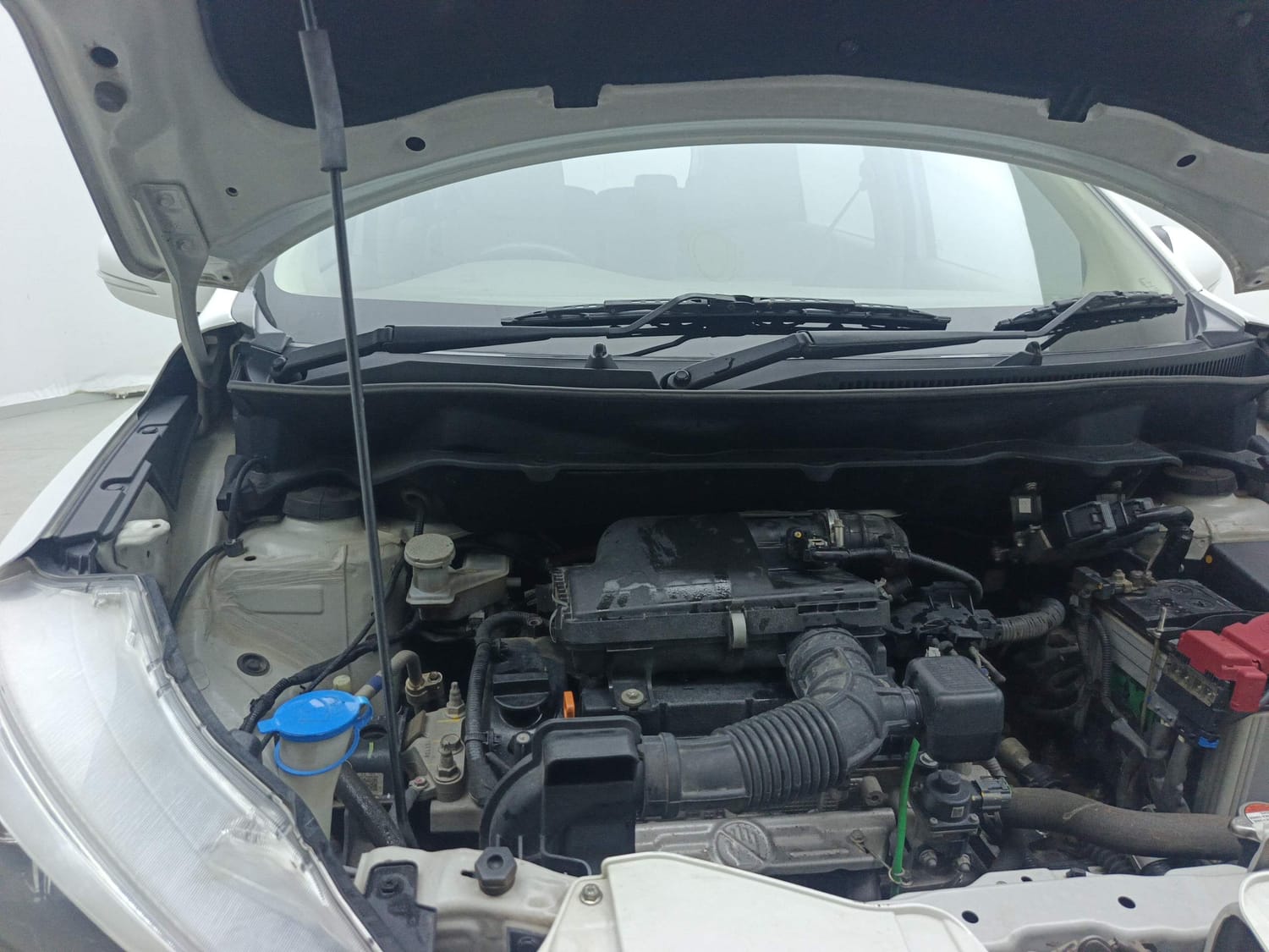 Used 2024 Maruti Suzuki Ertiga VXi AT Petrol Automatic engine ENGINE RIGHT SIDE HINGE & APRON VIEW