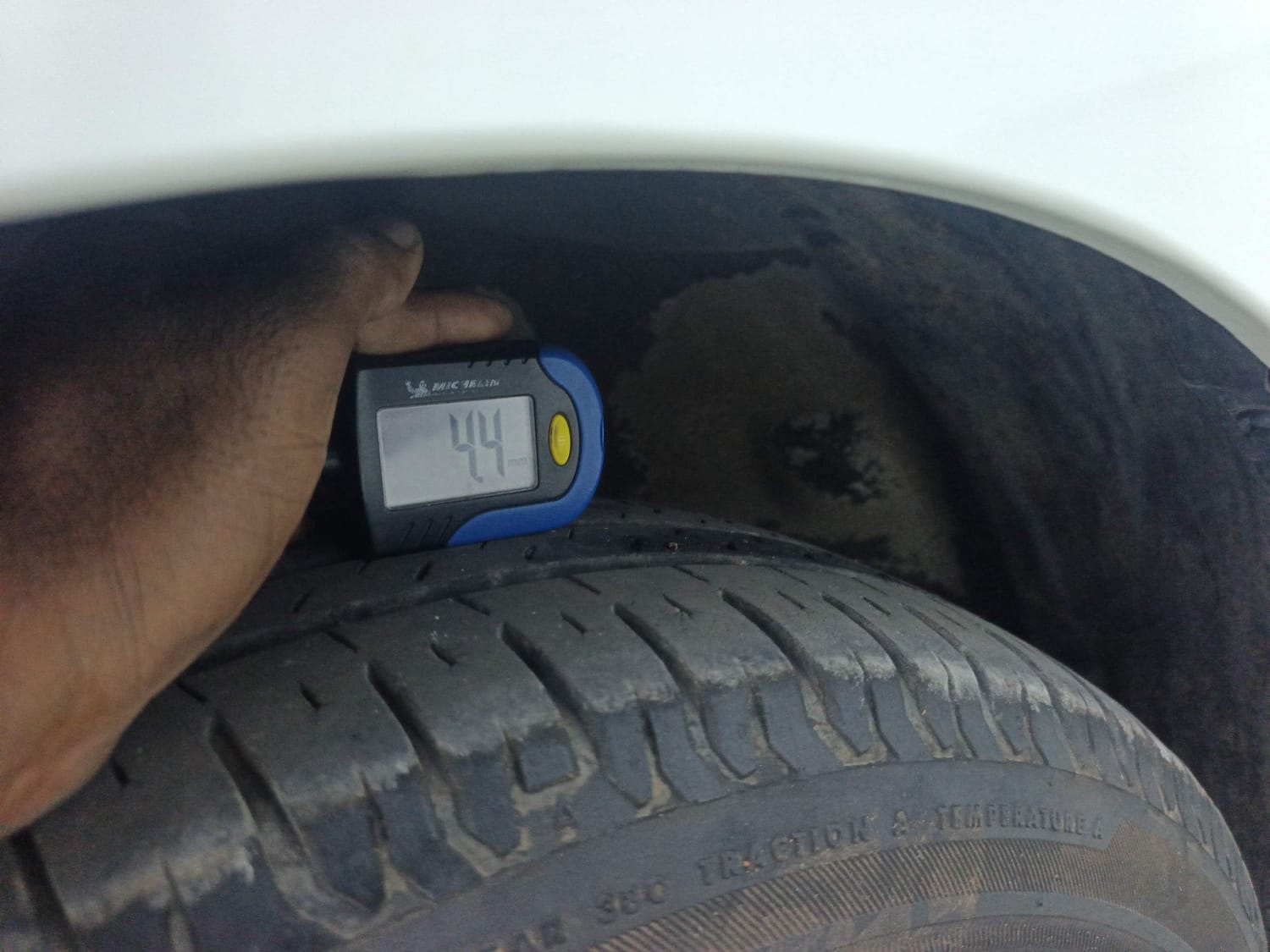 Used 2024 Maruti Suzuki Ertiga VXi AT Petrol Automatic tyres LEFT FRONT TYRE TREAD VIEW