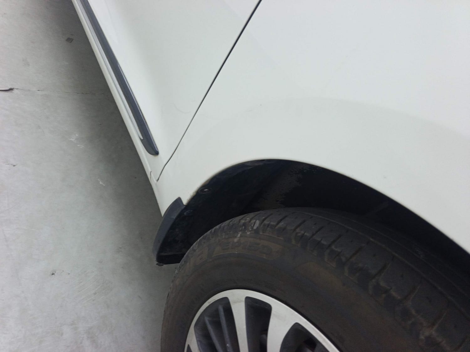 Used 2024 Maruti Suzuki Ertiga VXi AT Petrol Automatic dents MINOR DENT