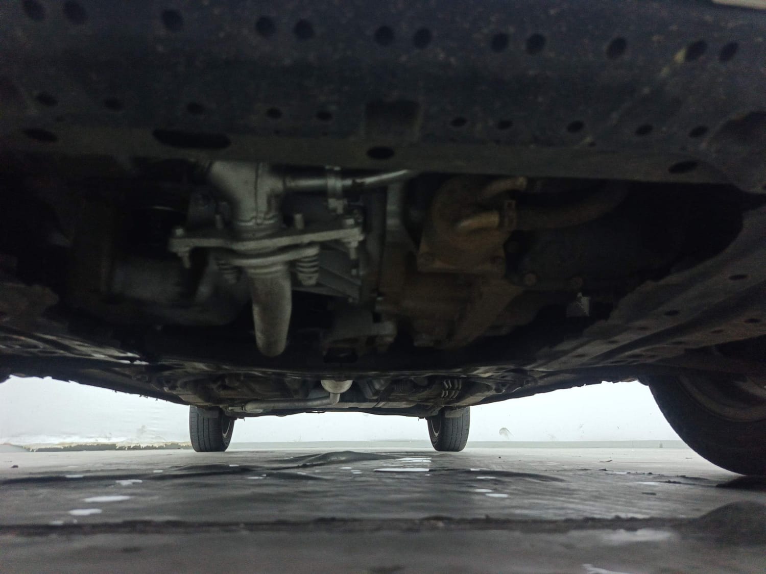 Used 2024 Maruti Suzuki Ertiga VXi AT Petrol Automatic extra FRONT LEFT UNDERBODY VIEW
