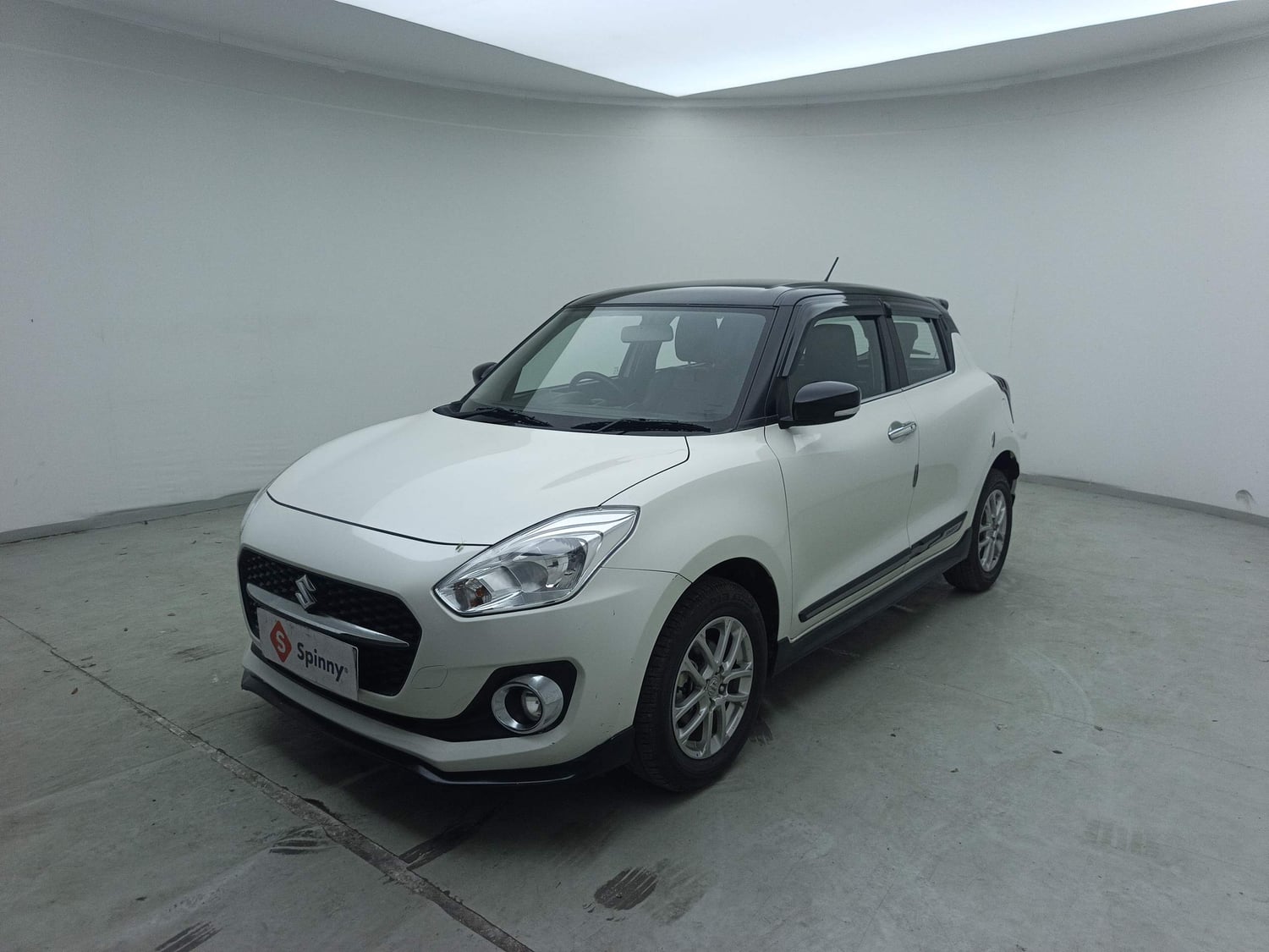Used 2023 Maruti Suzuki Swift ZXi AMT Petrol Automatic exterior LEFT FRONT CORNER VIEW