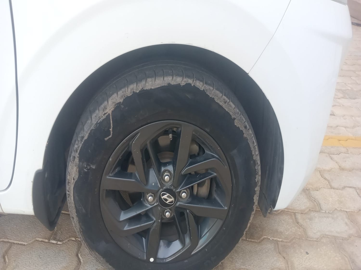 Used 2020 Hyundai Grand i10 Nios Sportz AMT 1.2 Kappa VTVT Petrol Automatic tyres RIGHT FRONT TYRE RIM VIEW