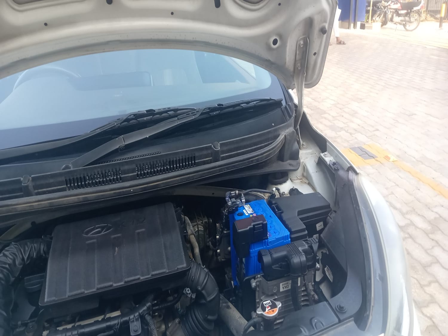 Used 2020 Hyundai Grand i10 Nios Sportz AMT 1.2 Kappa VTVT Petrol Automatic engine ENGINE LEFT SIDE HINGE & APRON VIEW