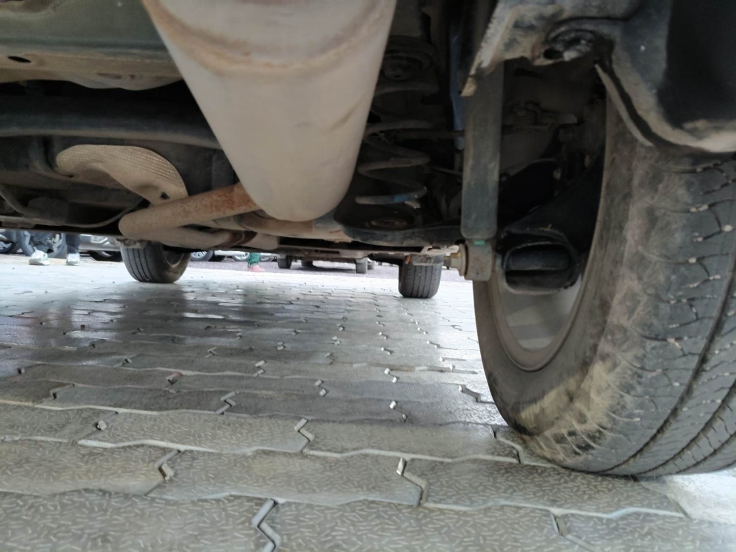 Used 2023 Maruti Suzuki Grand Vitara Zeta Smart Hybrid Petrol Manual extra REAR RIGHT UNDERBODY VIEW
