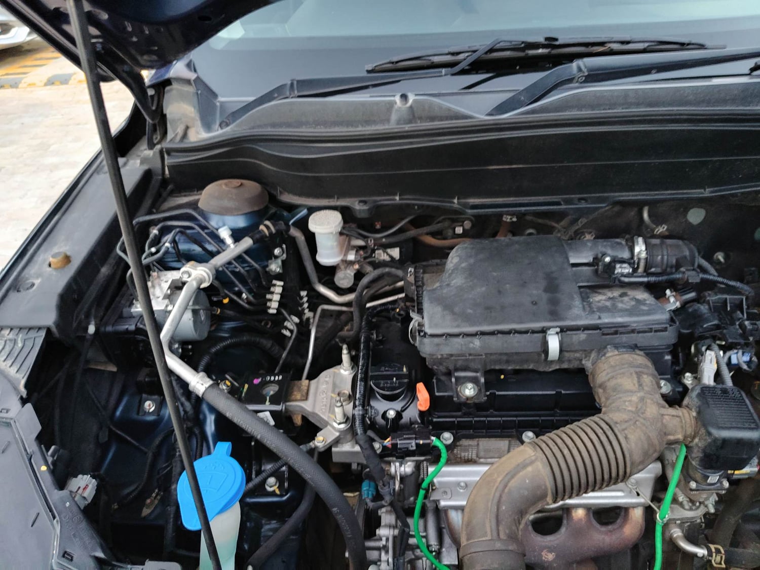 Used 2023 Maruti Suzuki Grand Vitara Zeta Smart Hybrid Petrol Manual engine ENGINE RIGHT SIDE HINGE & APRON VIEW